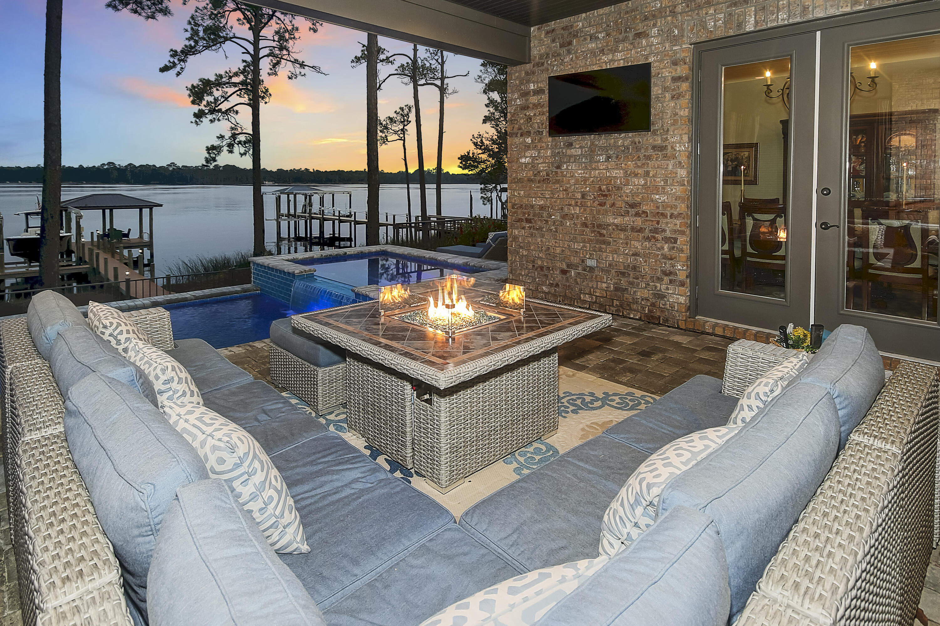 WATER'S EDGE - Residential