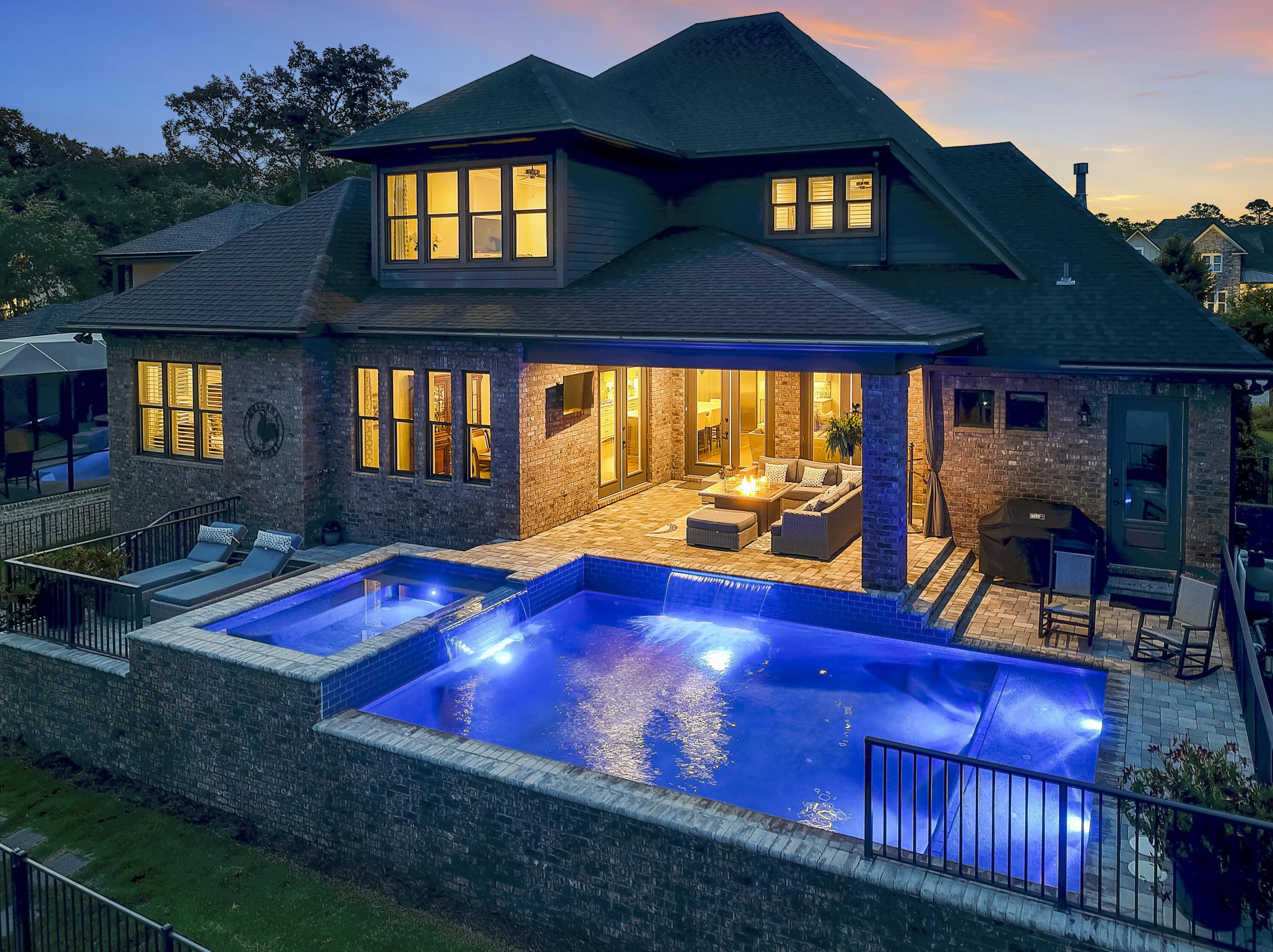 WATER'S EDGE - Residential