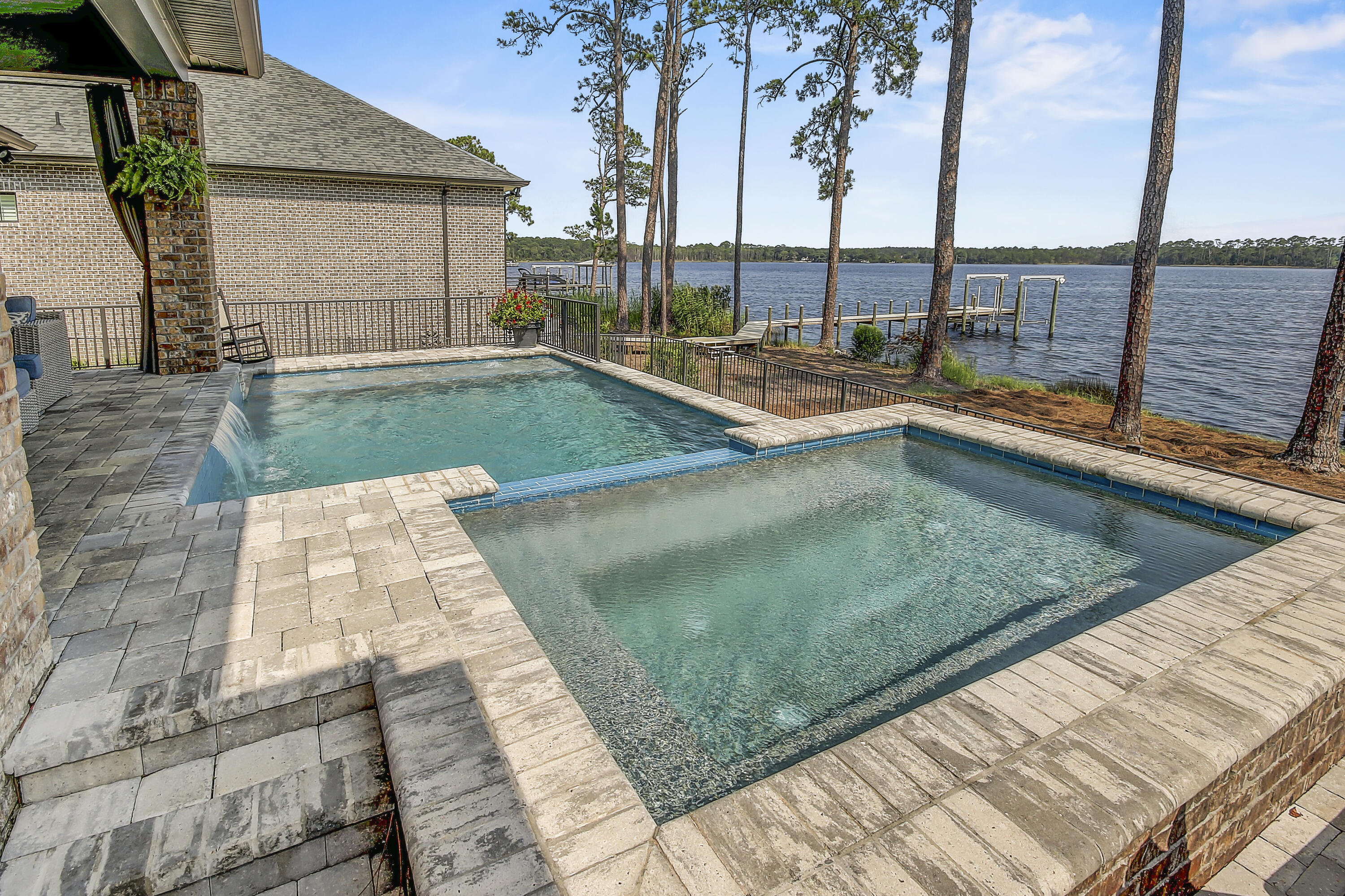 WATER'S EDGE - Residential