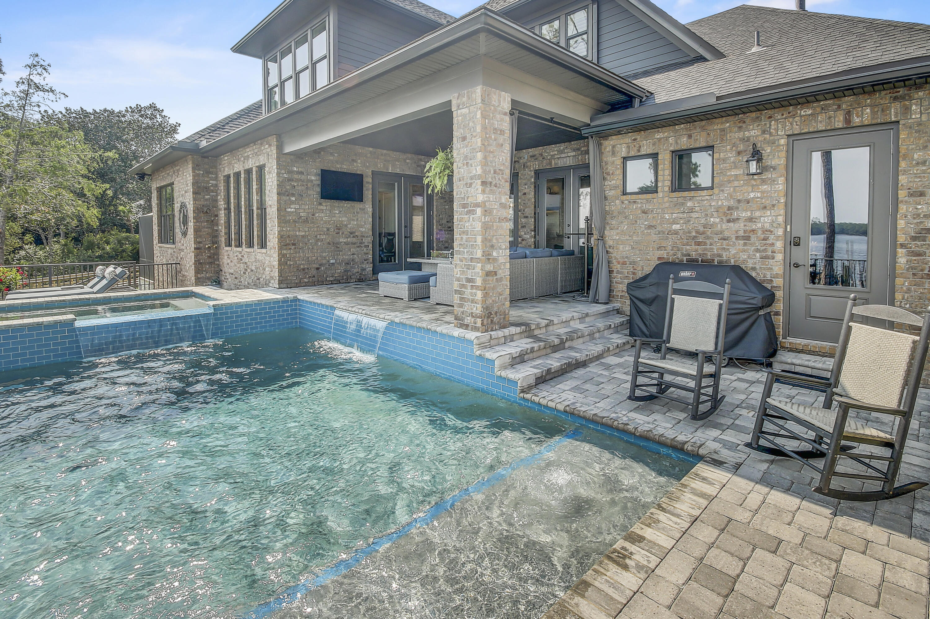 WATER'S EDGE - Residential