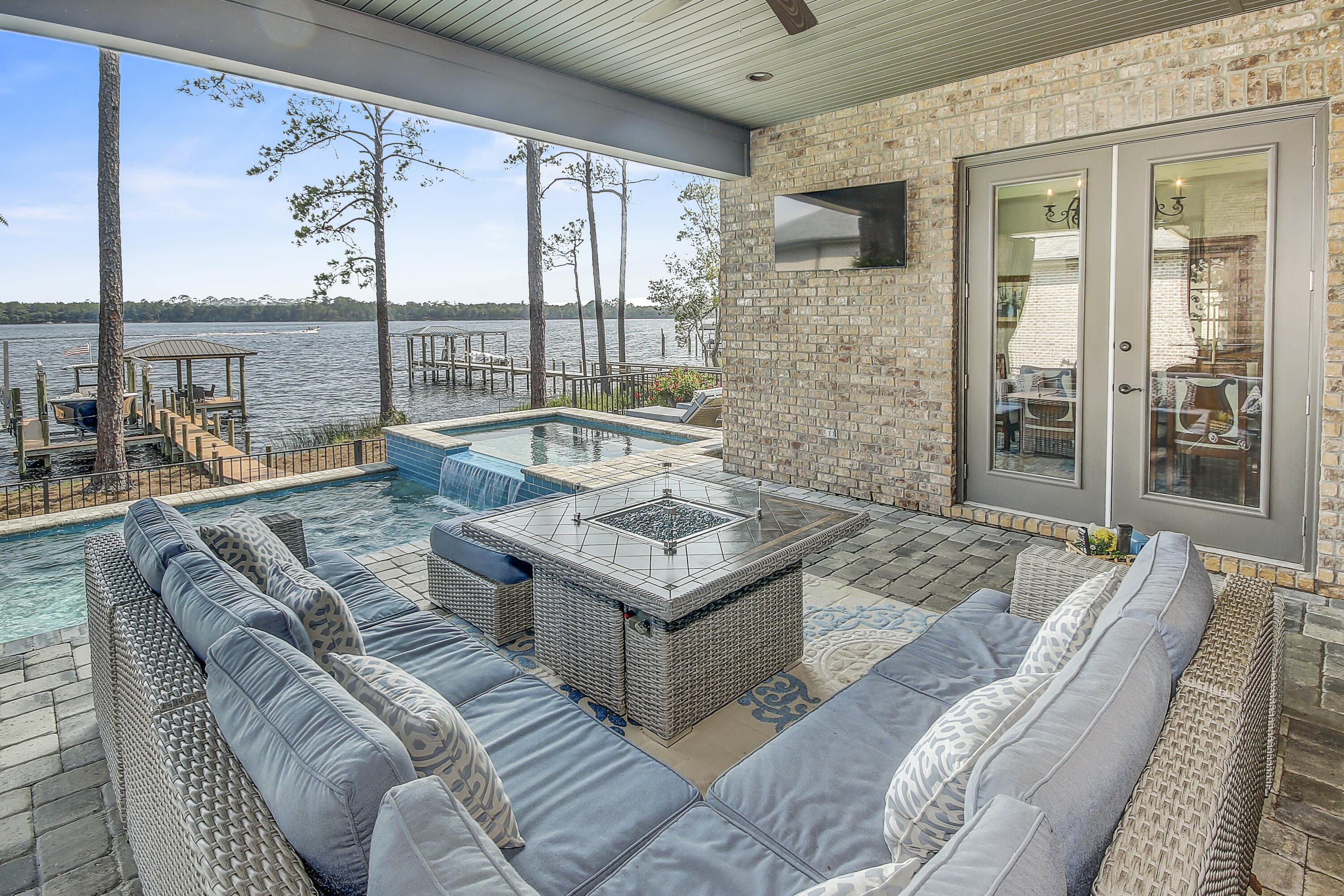 WATER'S EDGE - Residential