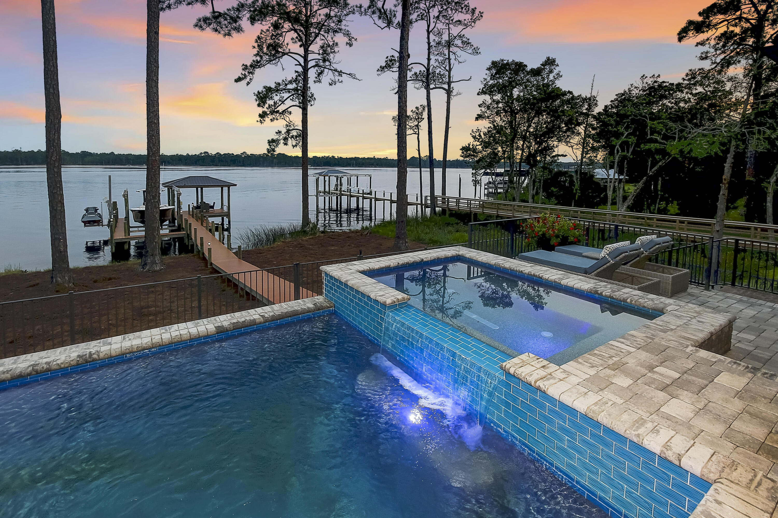 WATER'S EDGE - Residential