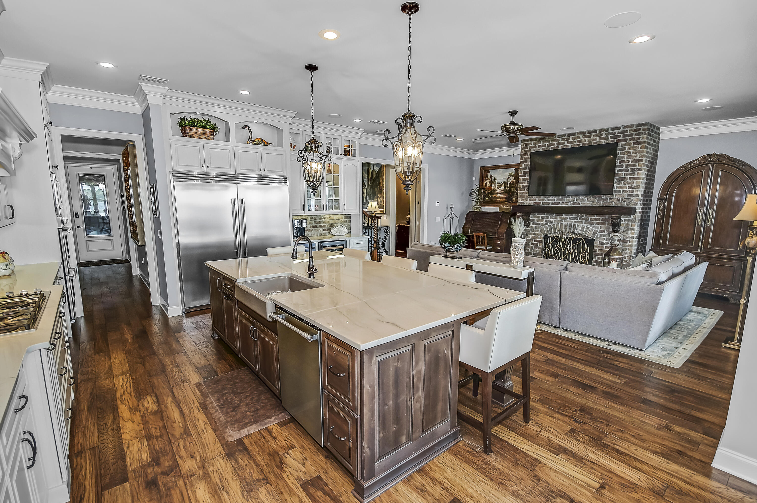 WATER'S EDGE - Residential