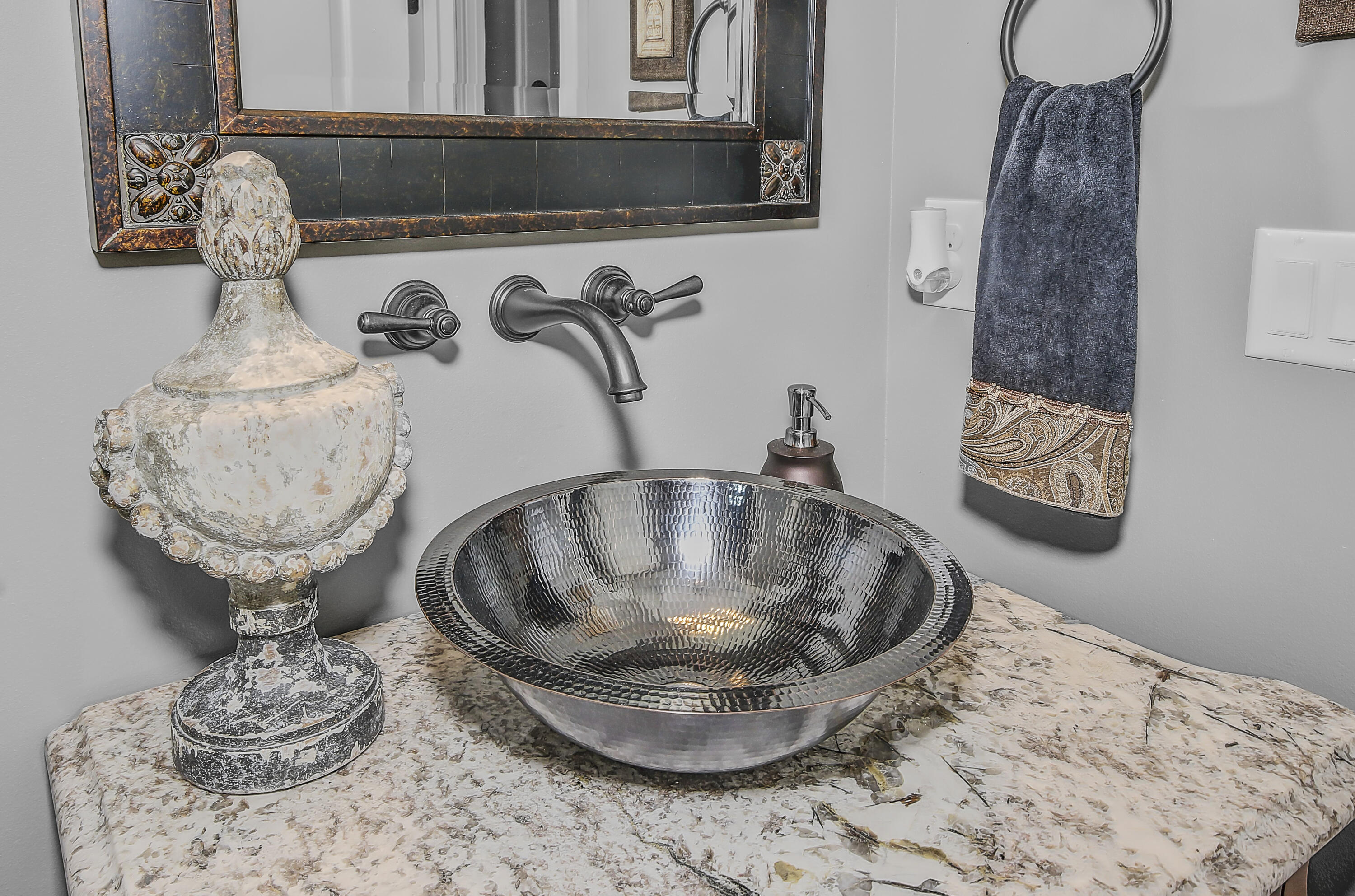 WATER'S EDGE - Residential