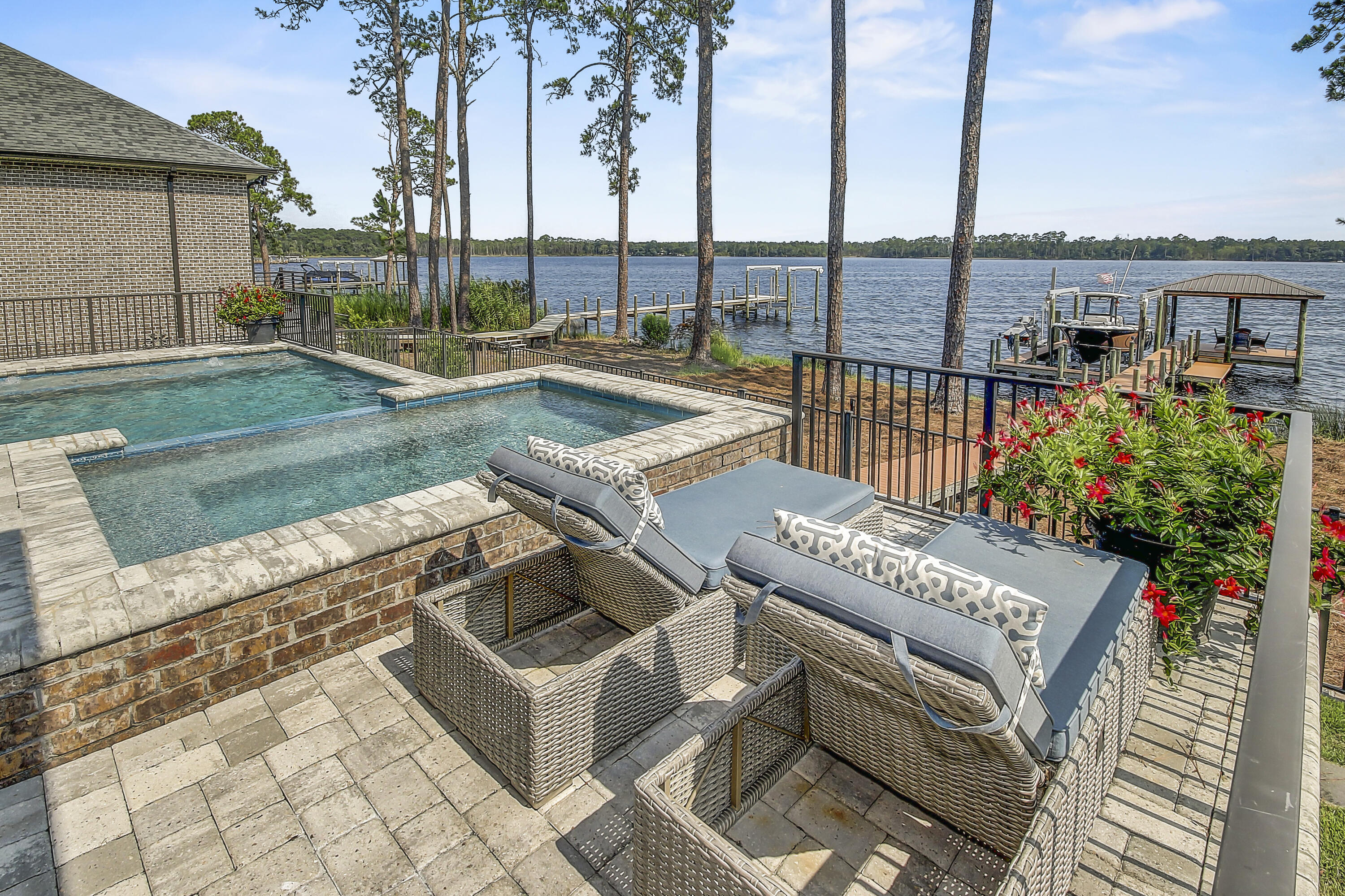 WATER'S EDGE - Residential