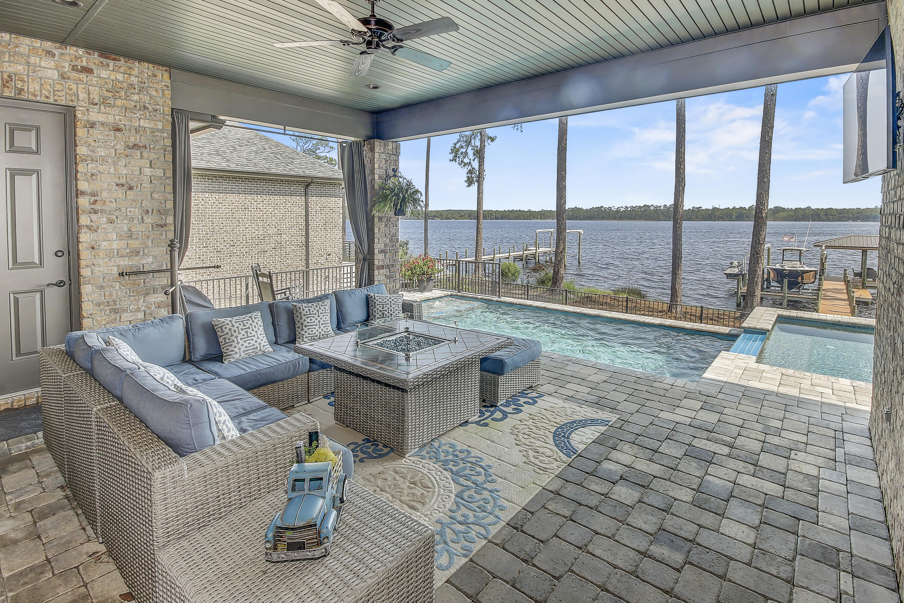 WATER'S EDGE - Residential