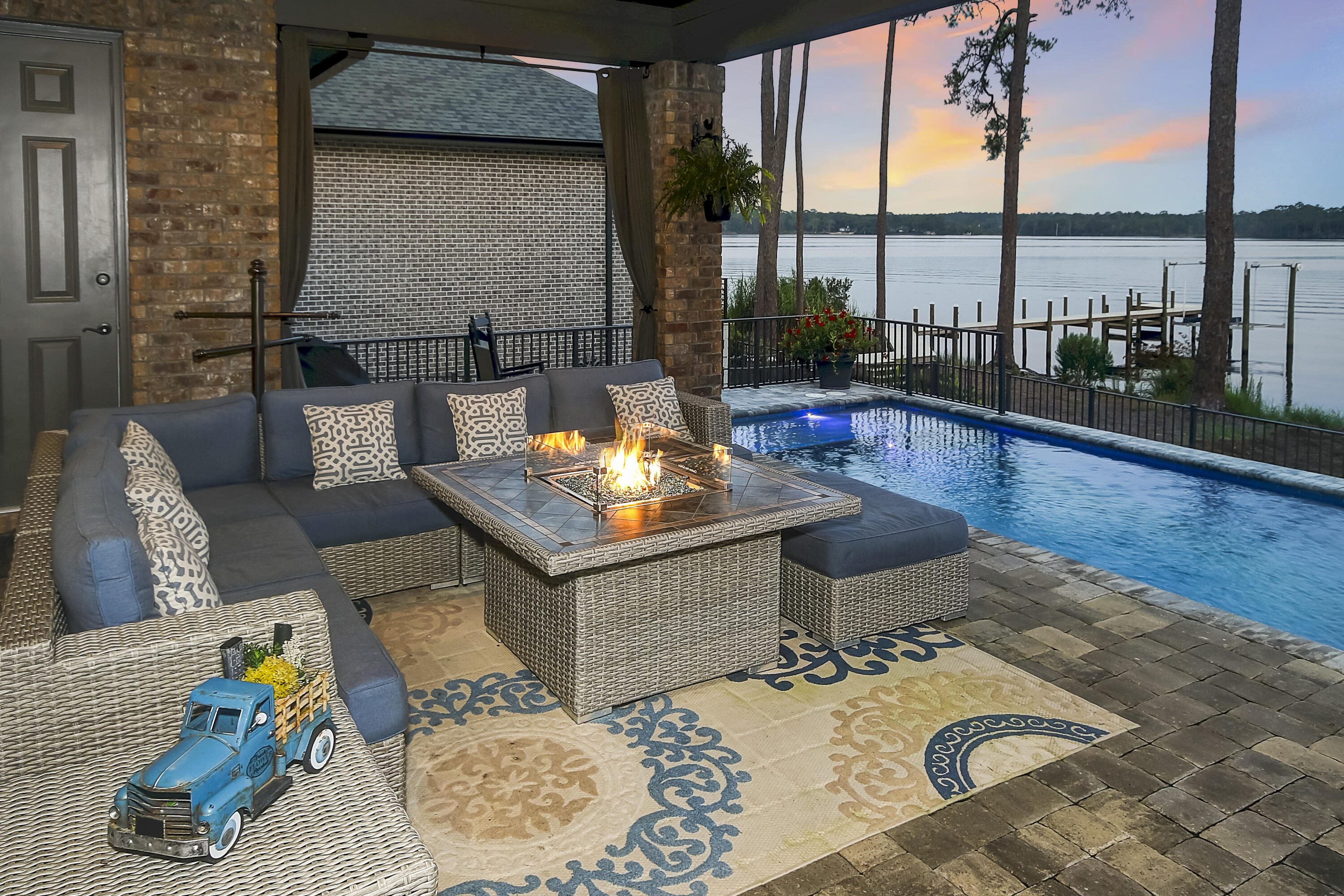 WATER'S EDGE - Residential