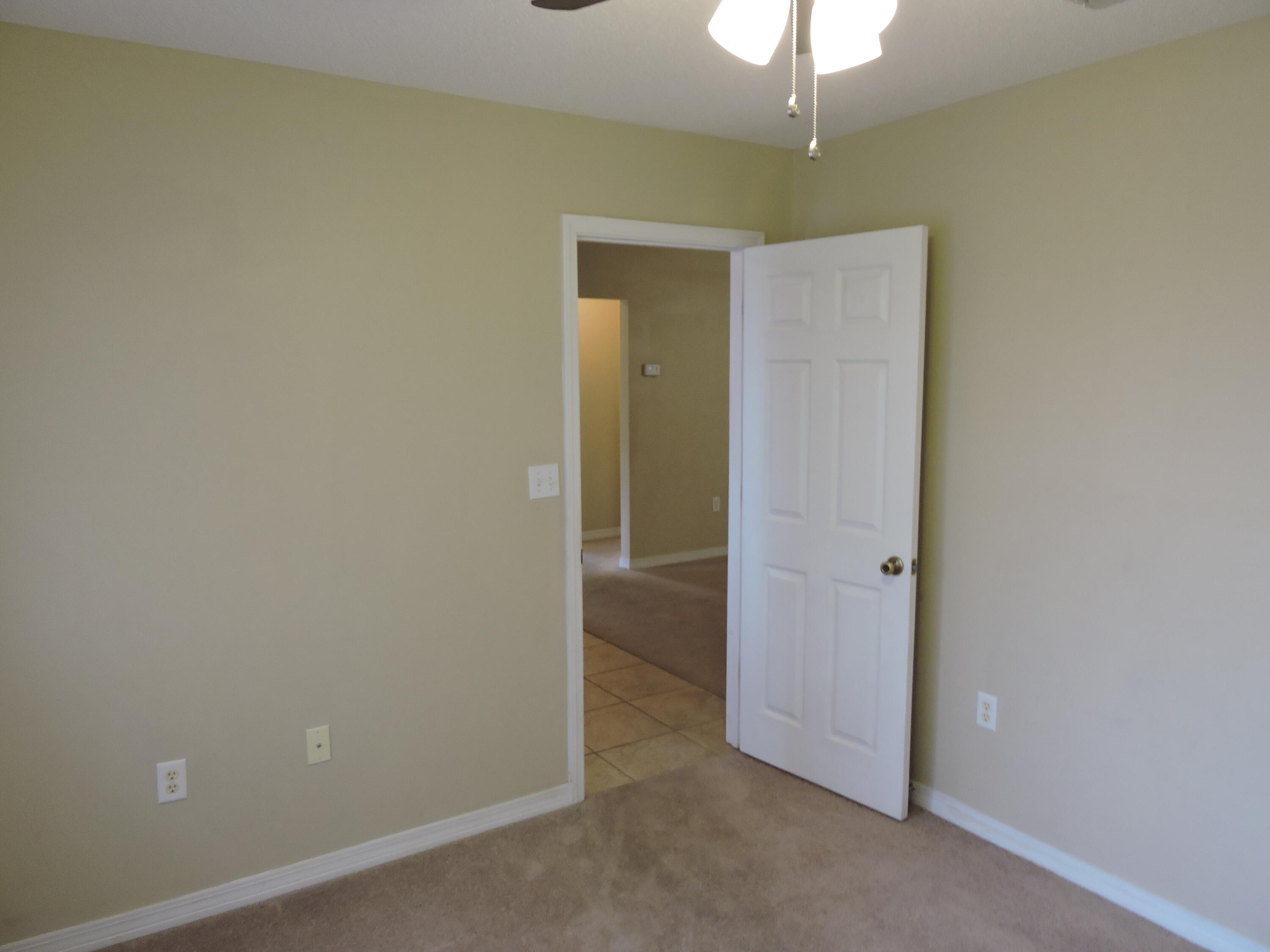 OAKDALE MINI FARMS RESUB LOT 01 - Residential Lease