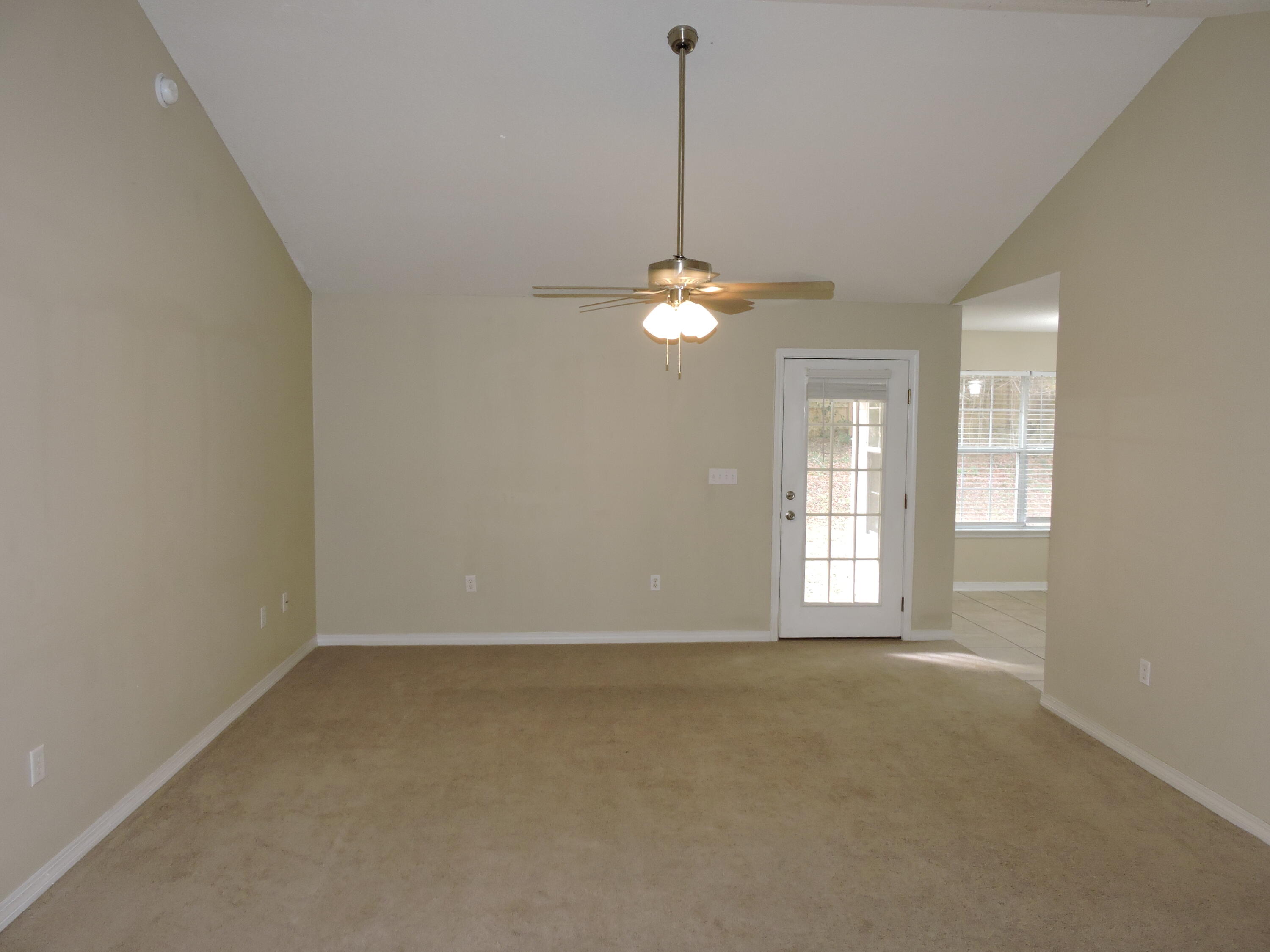 OAKDALE MINI FARMS RESUB LOT 01 - Residential Lease