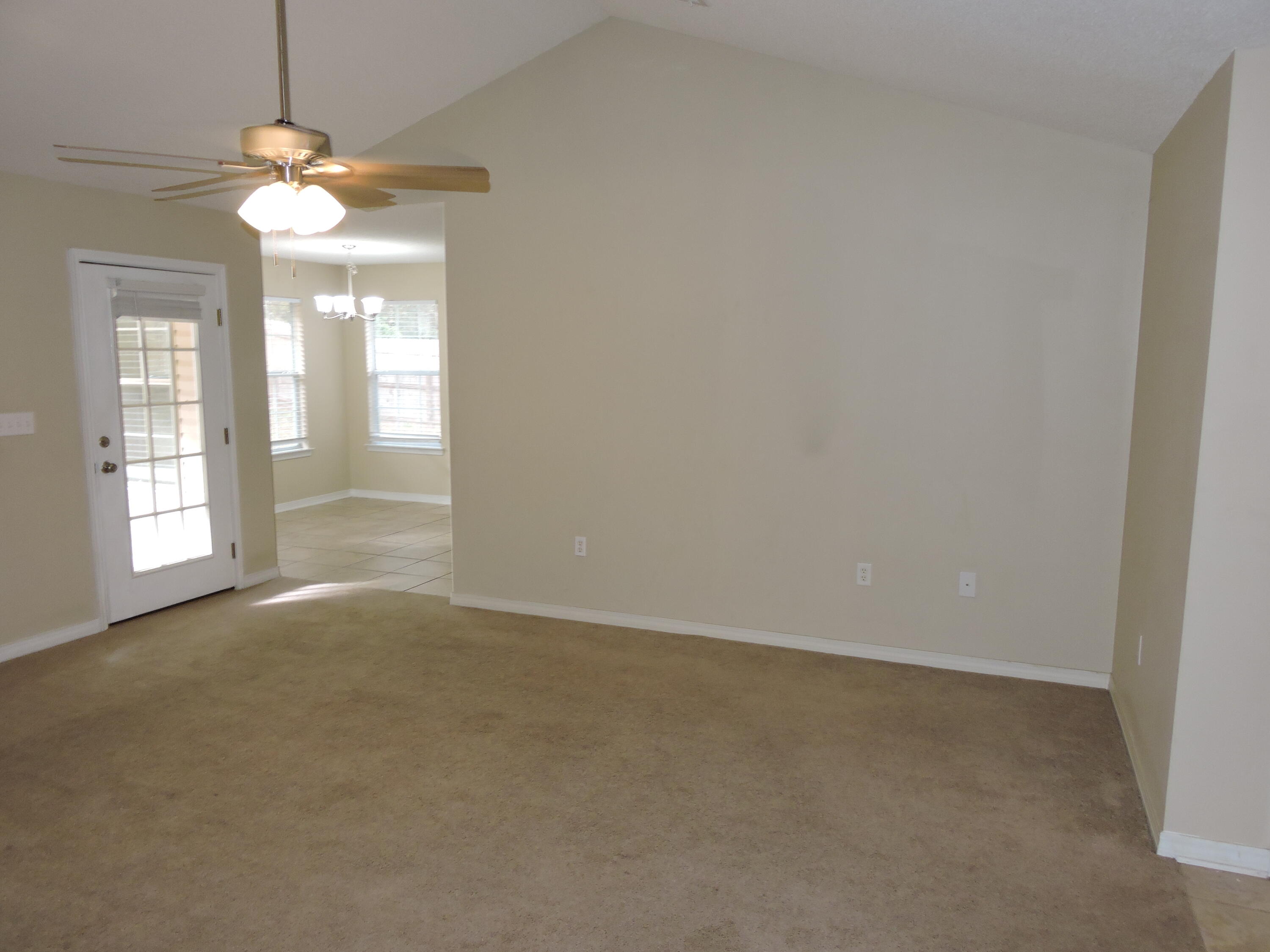 OAKDALE MINI FARMS RESUB LOT 01 - Residential Lease