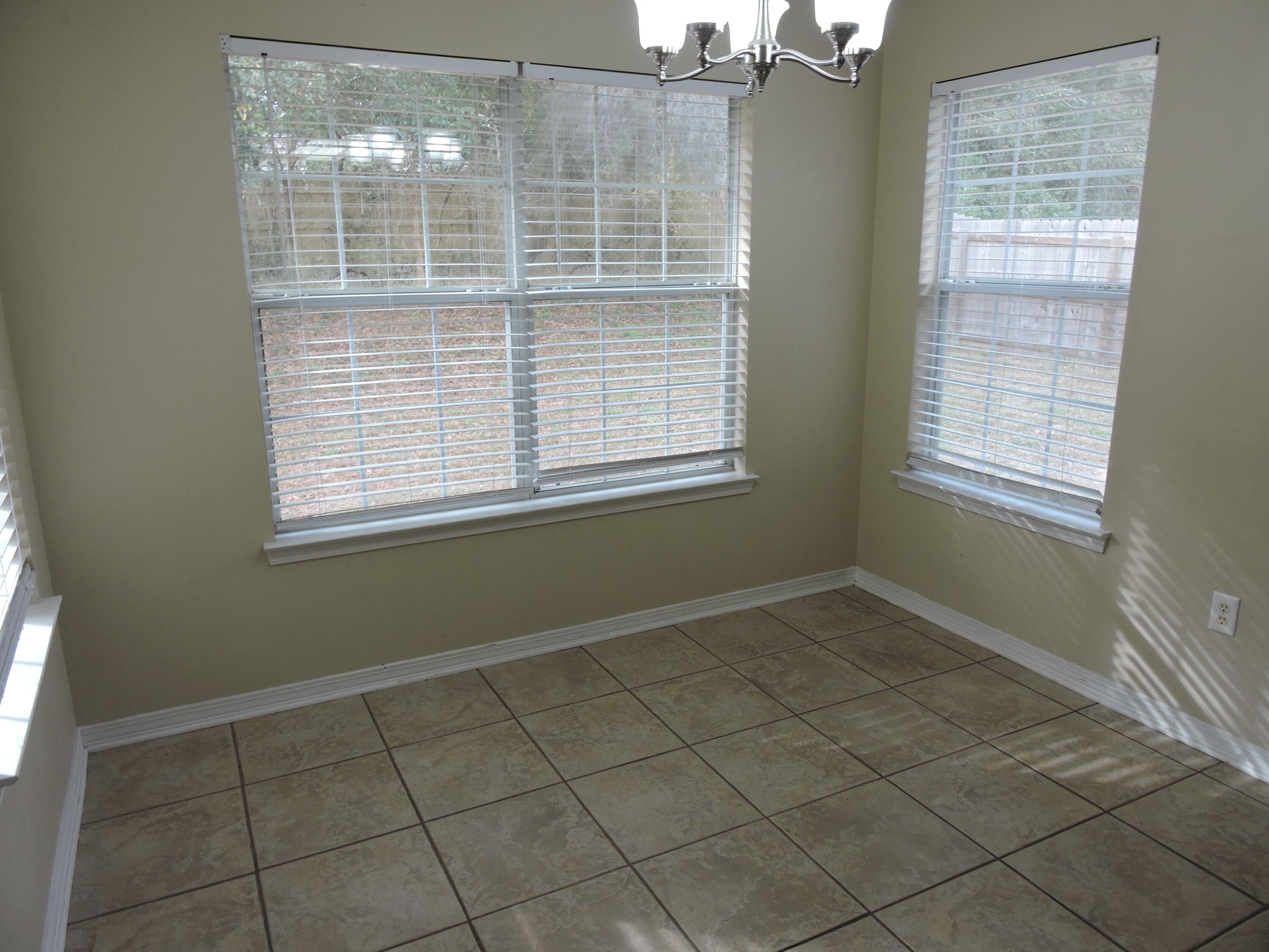 OAKDALE MINI FARMS RESUB LOT 01 - Residential Lease