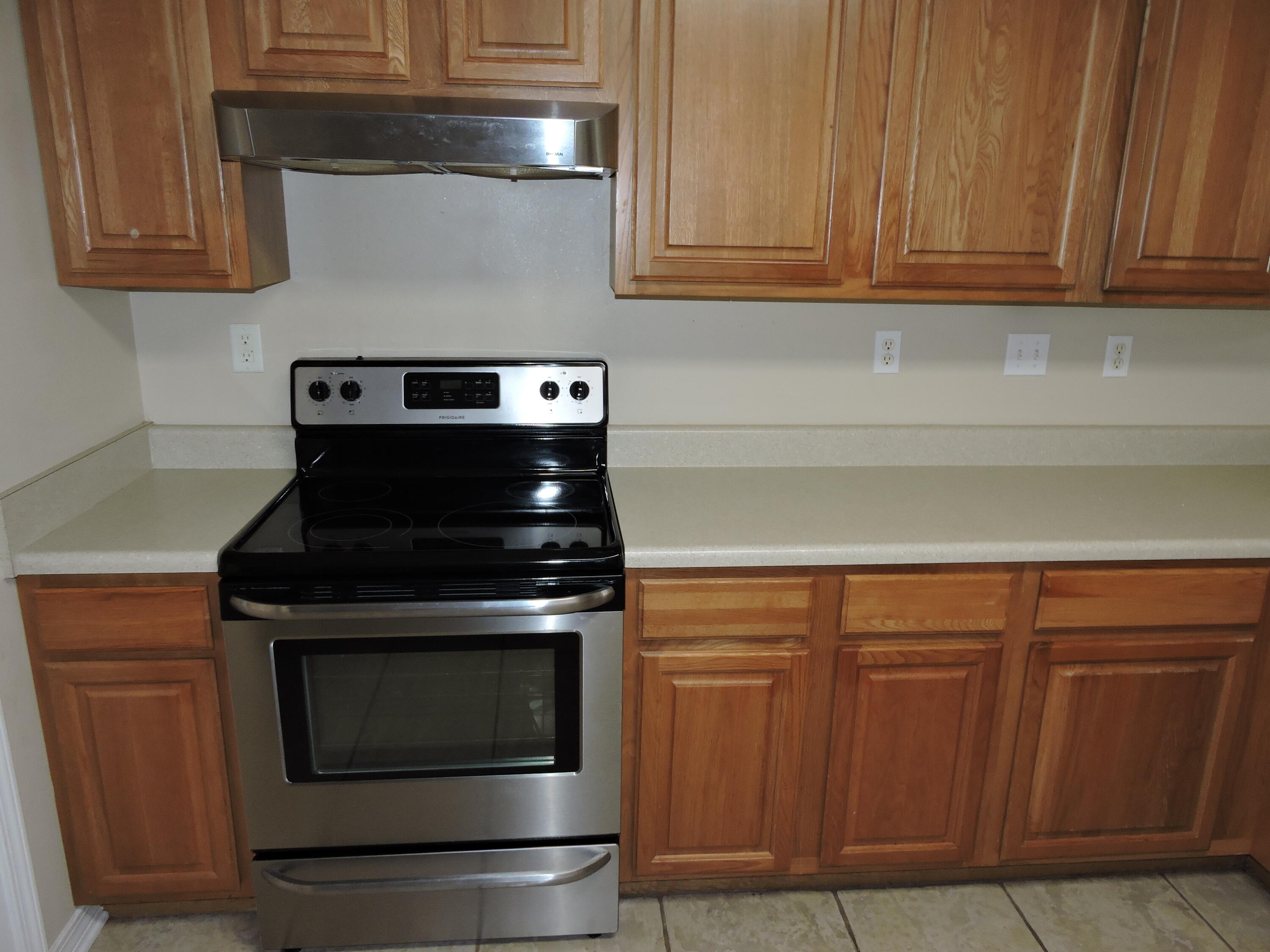 OAKDALE MINI FARMS RESUB LOT 01 - Residential Lease