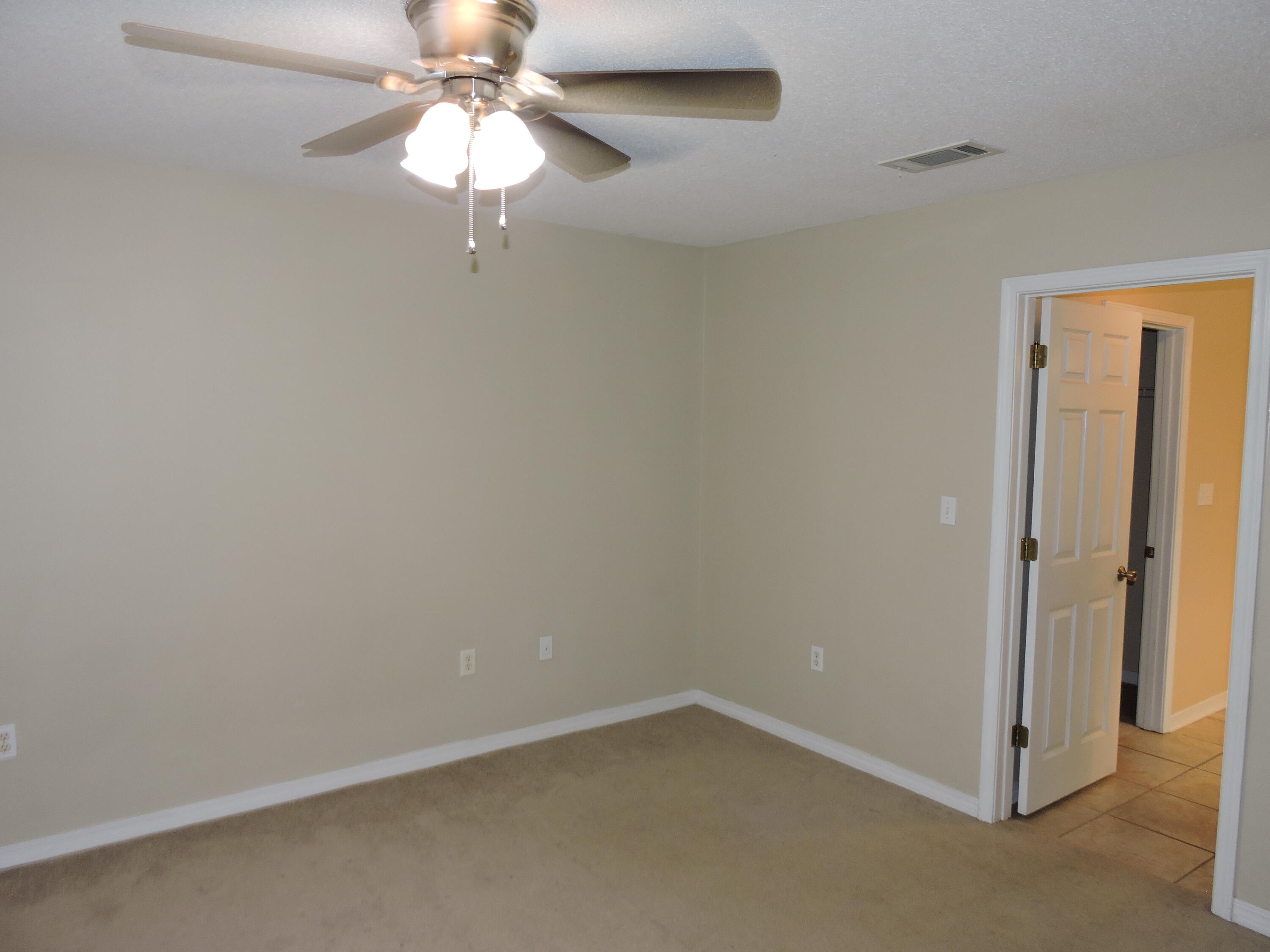 OAKDALE MINI FARMS RESUB LOT 01 - Residential Lease