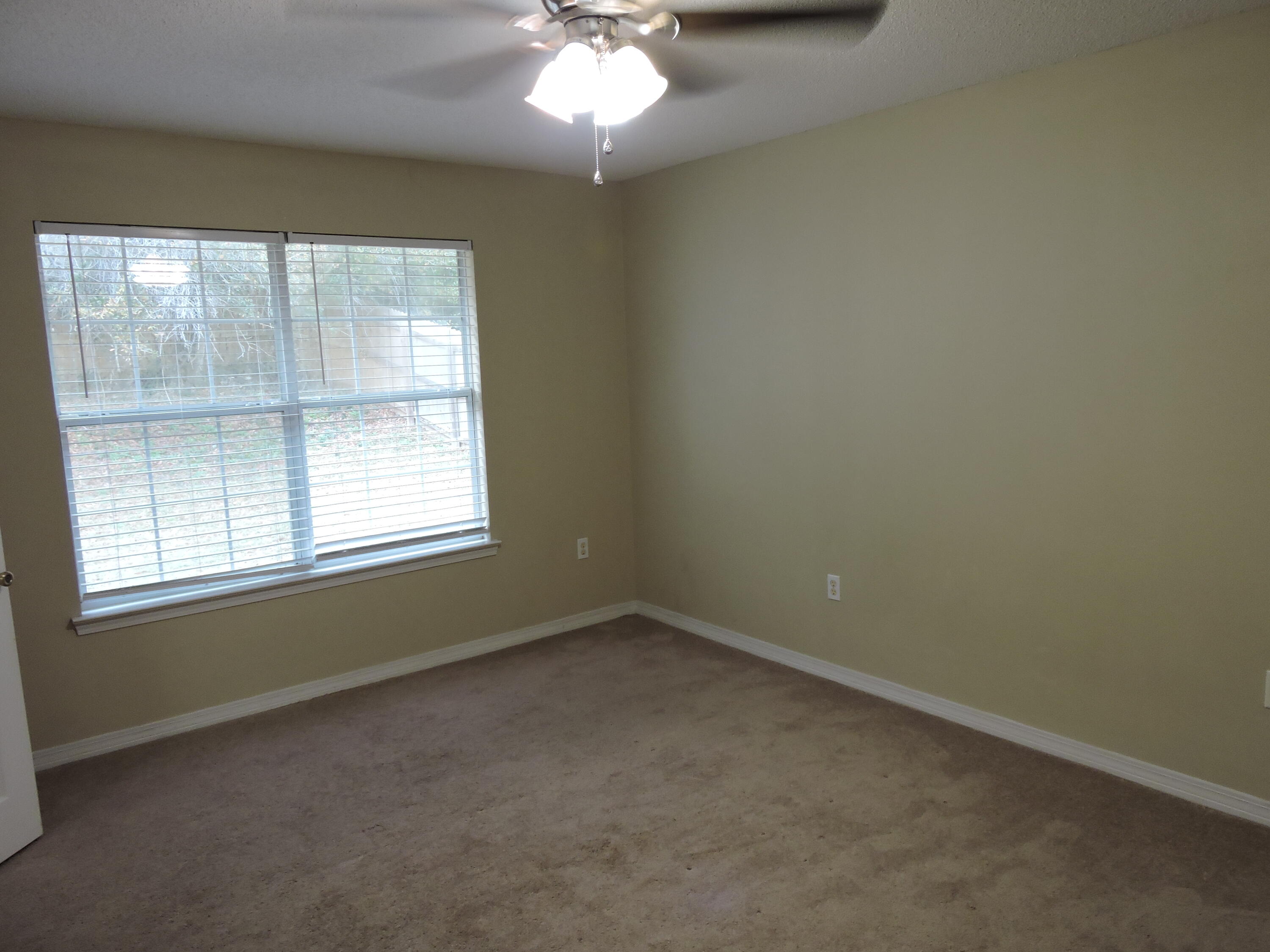 OAKDALE MINI FARMS RESUB LOT 01 - Residential Lease