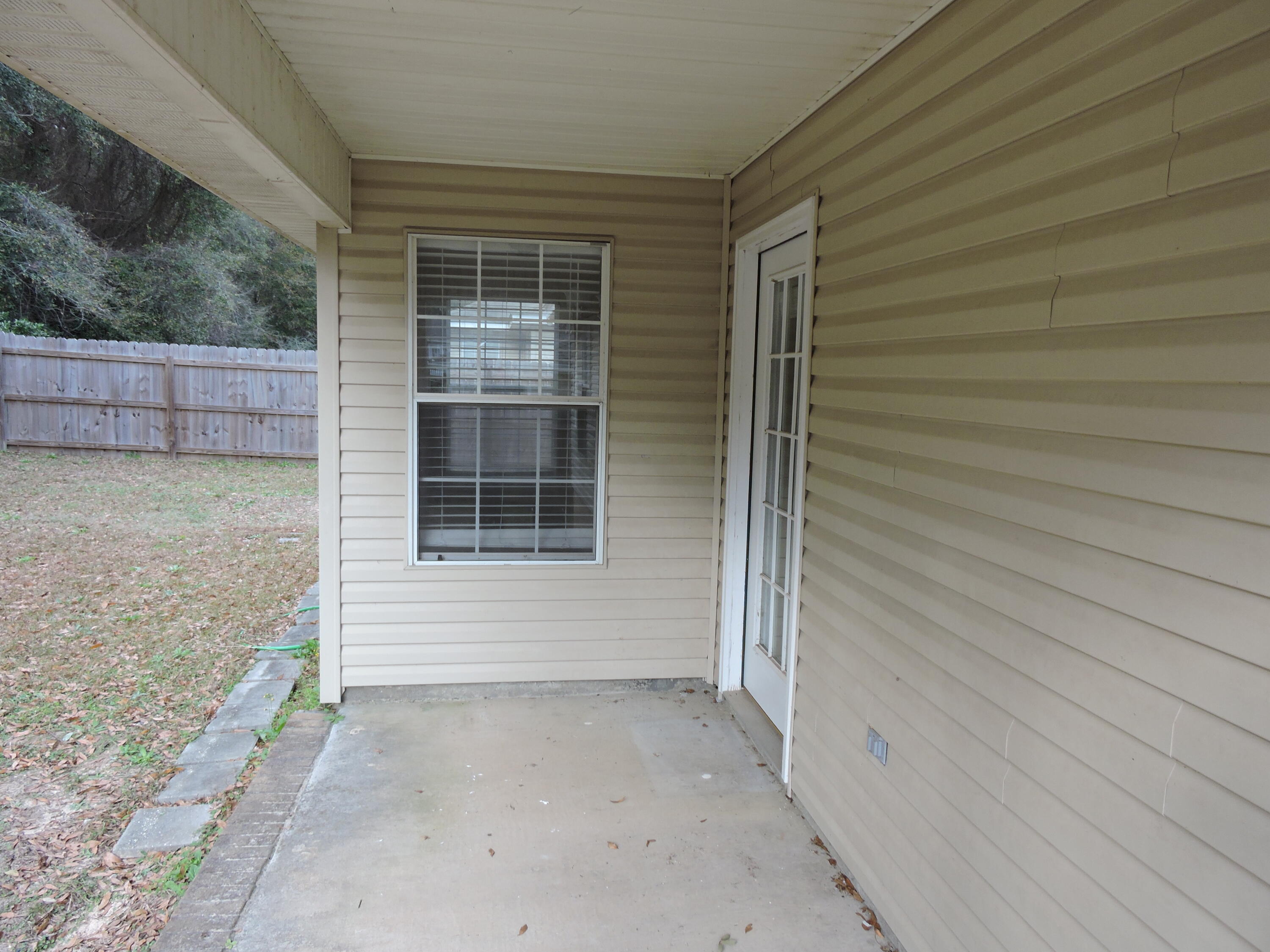 OAKDALE MINI FARMS RESUB LOT 01 - Residential Lease