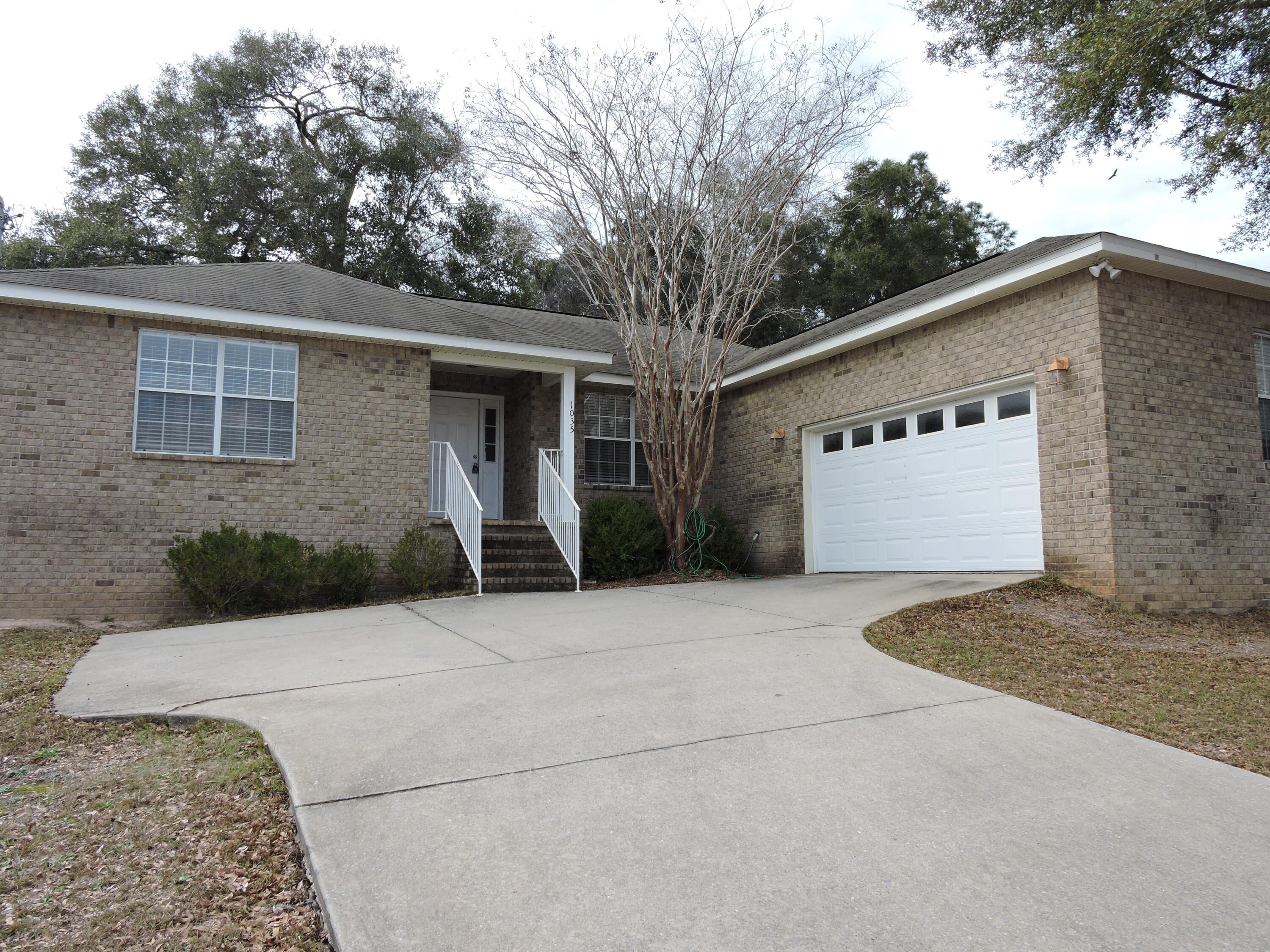 OAKDALE MINI FARMS RESUB LOT 01 - Residential Lease