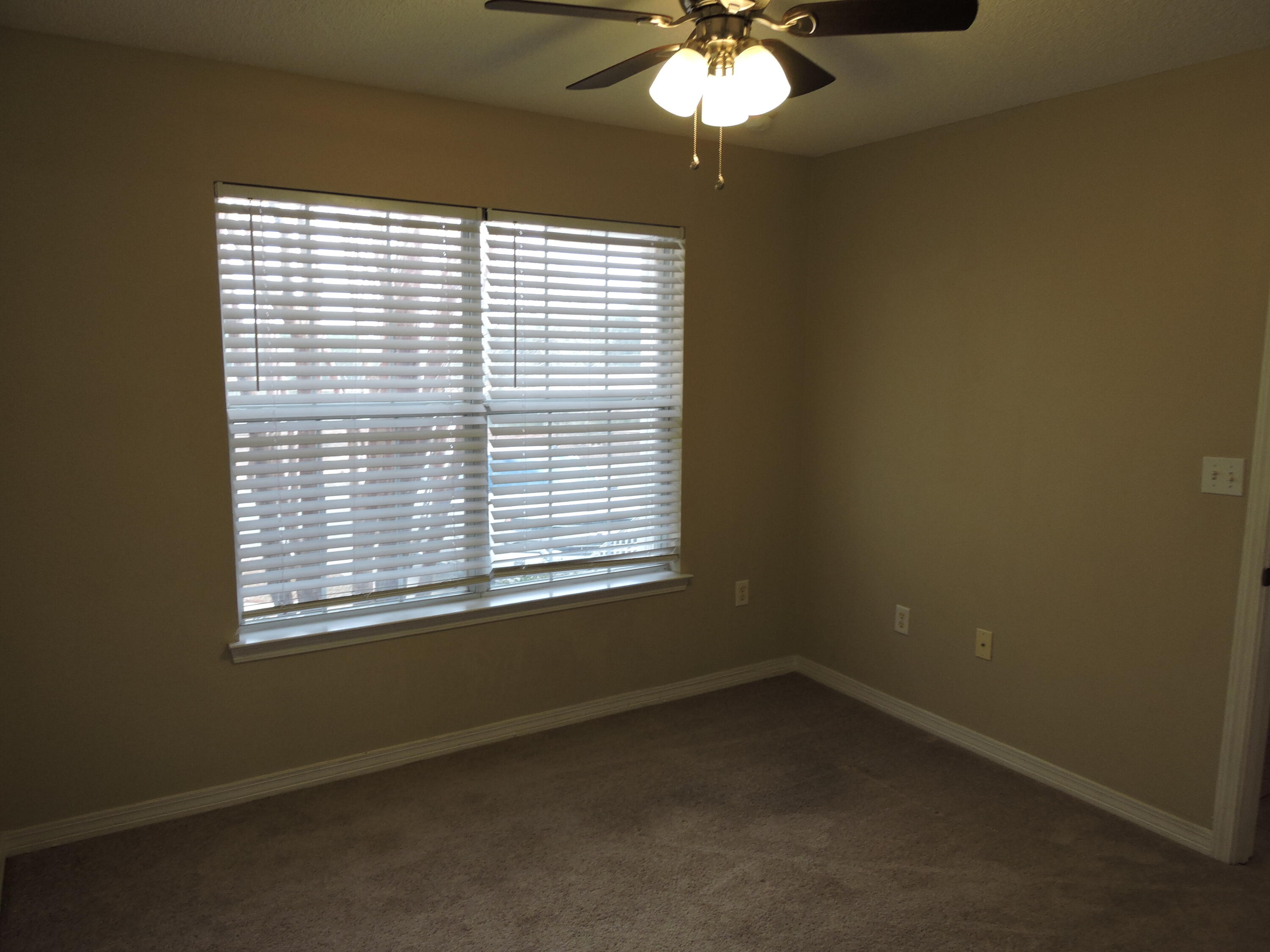 OAKDALE MINI FARMS RESUB LOT 01 - Residential Lease