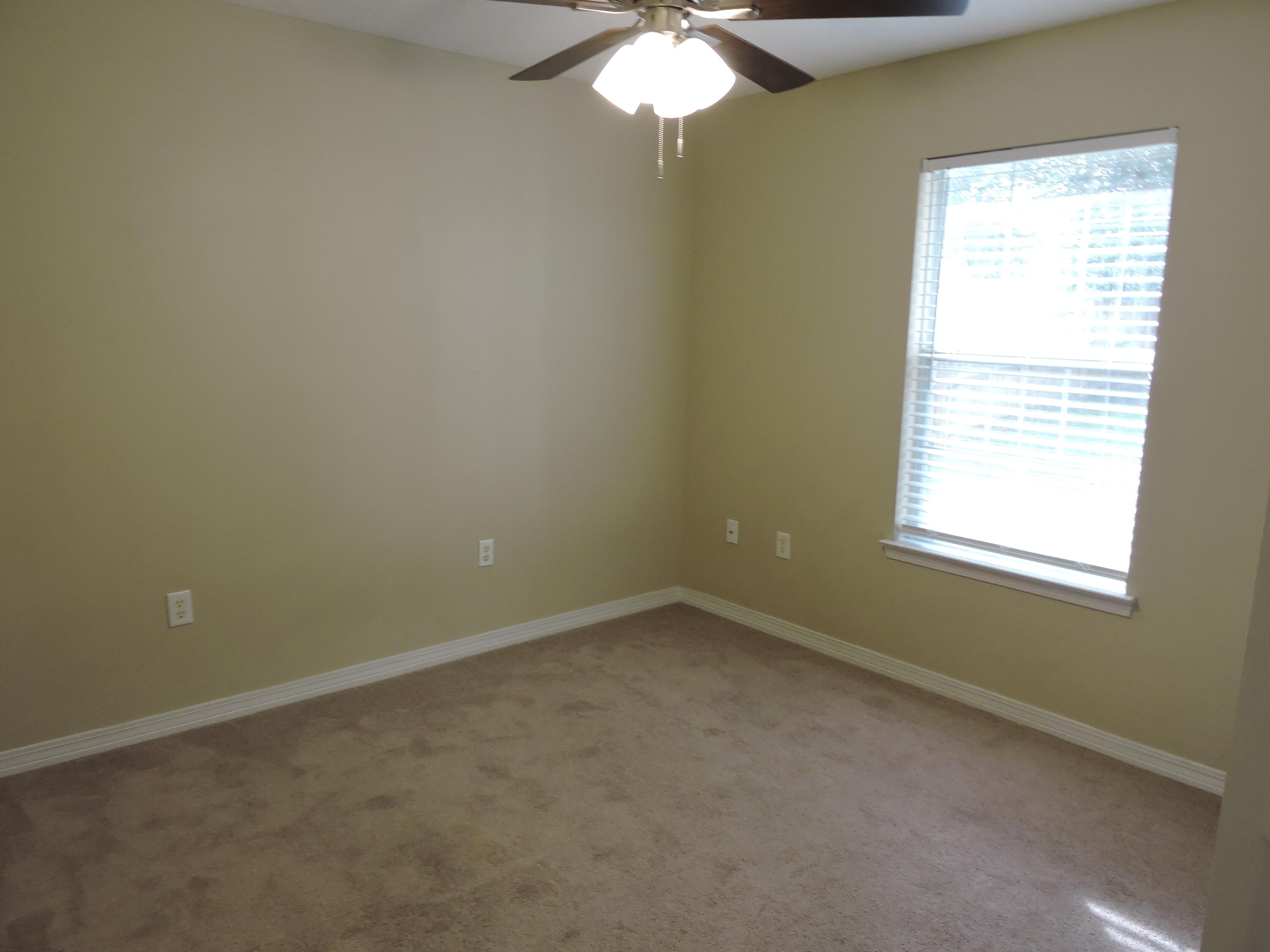 OAKDALE MINI FARMS RESUB LOT 01 - Residential Lease