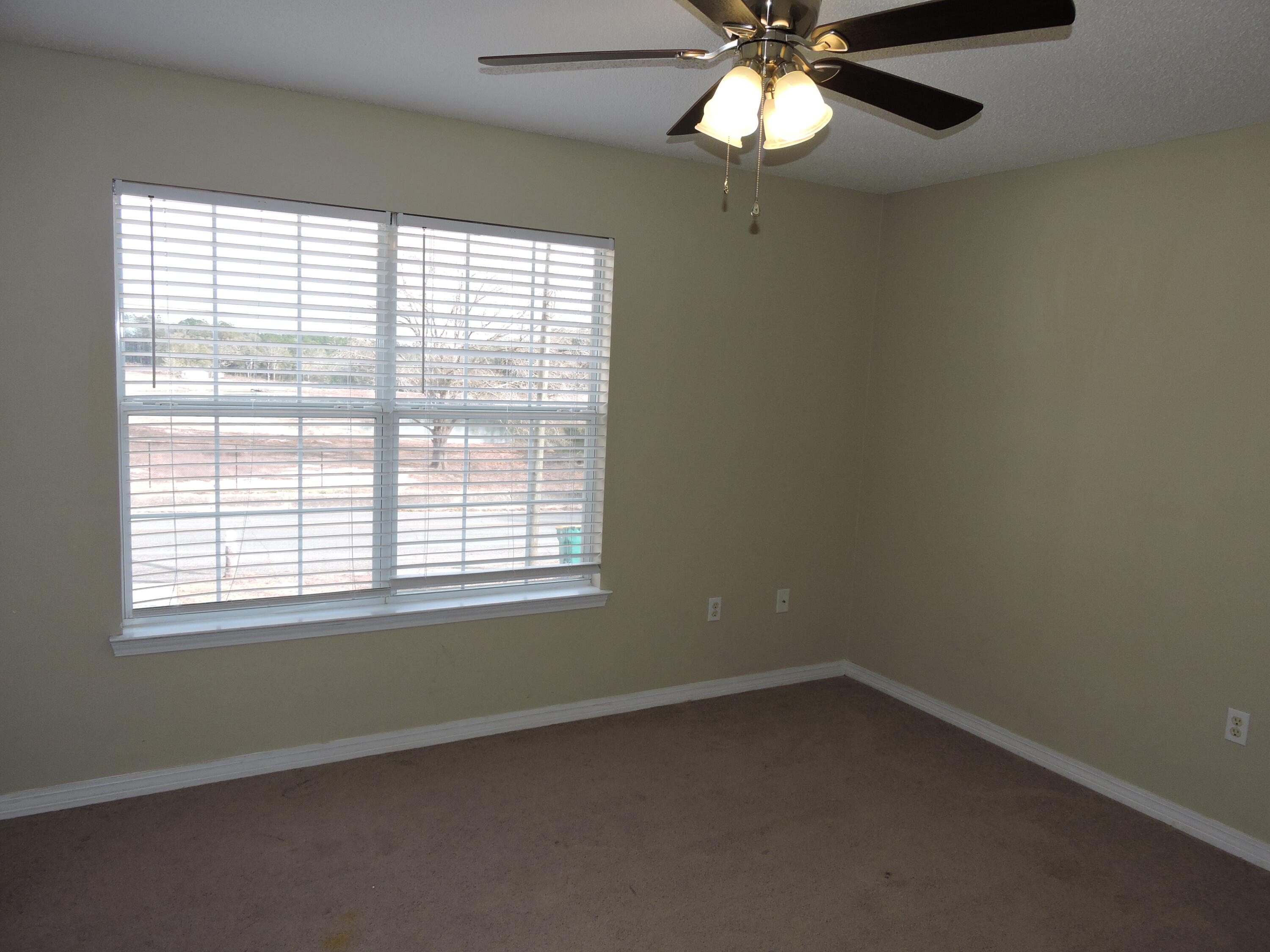 OAKDALE MINI FARMS RESUB LOT 01 - Residential Lease