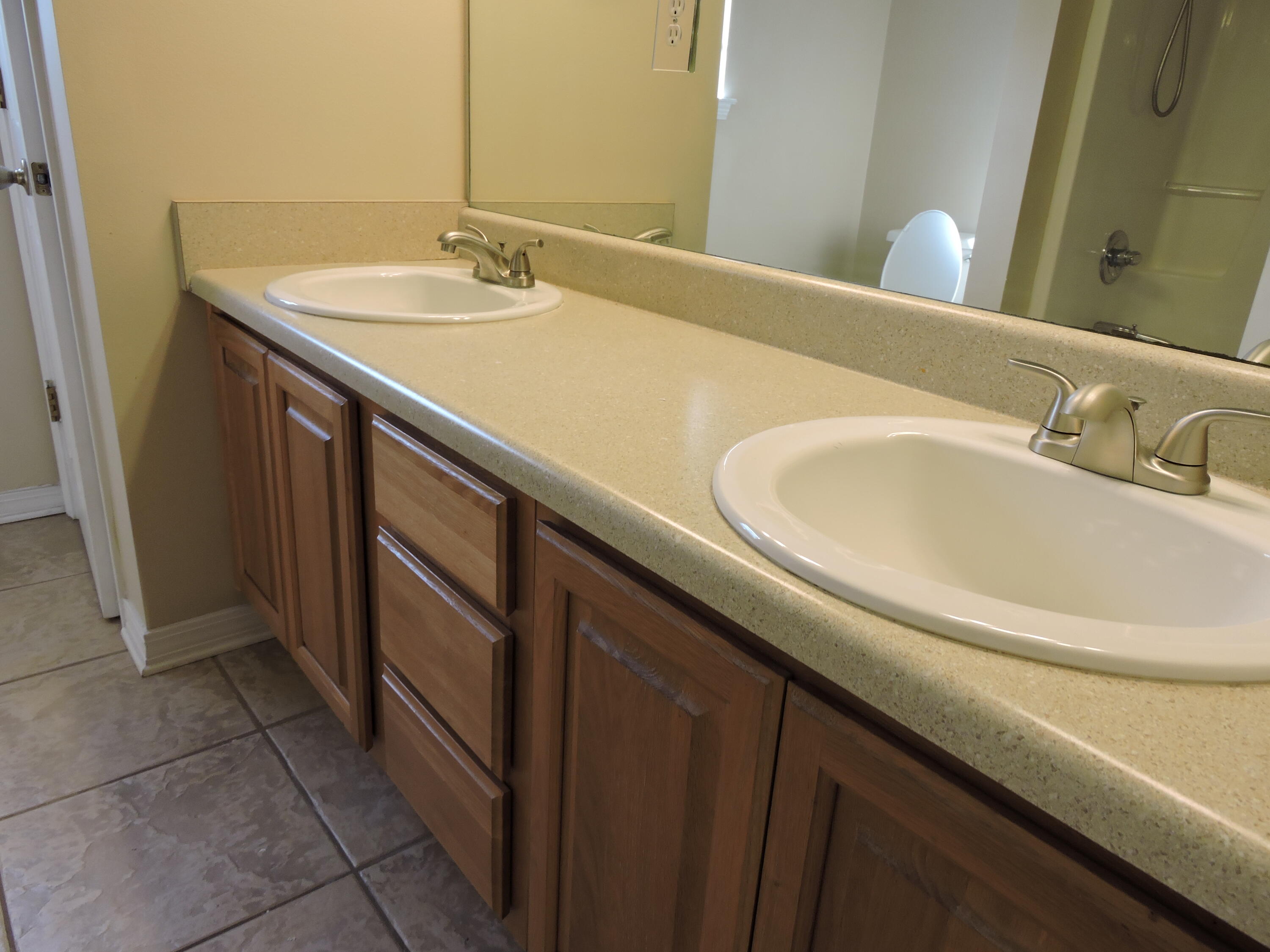 OAKDALE MINI FARMS RESUB LOT 01 - Residential Lease