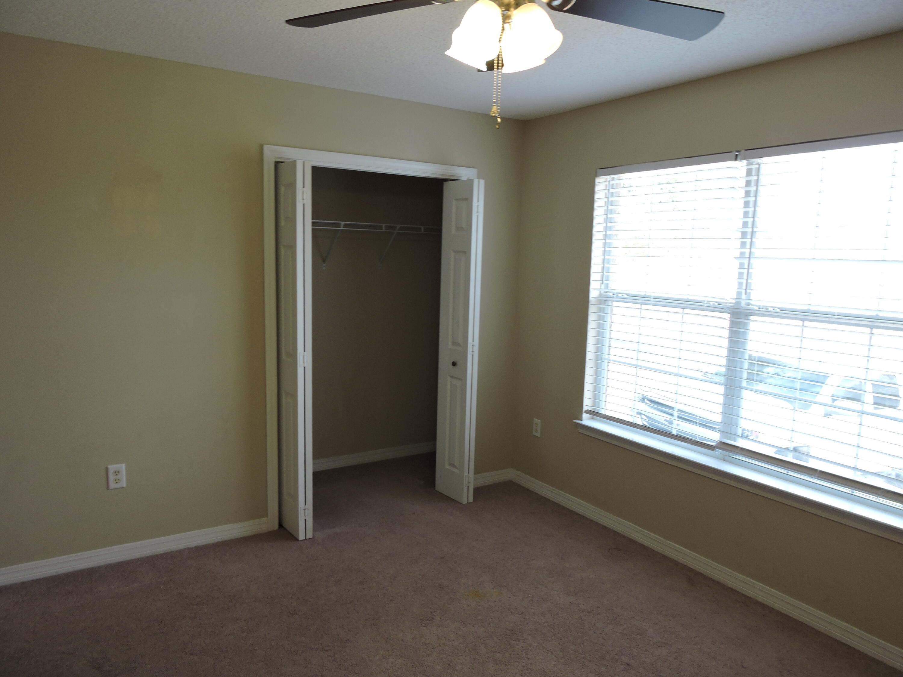 OAKDALE MINI FARMS RESUB LOT 01 - Residential Lease