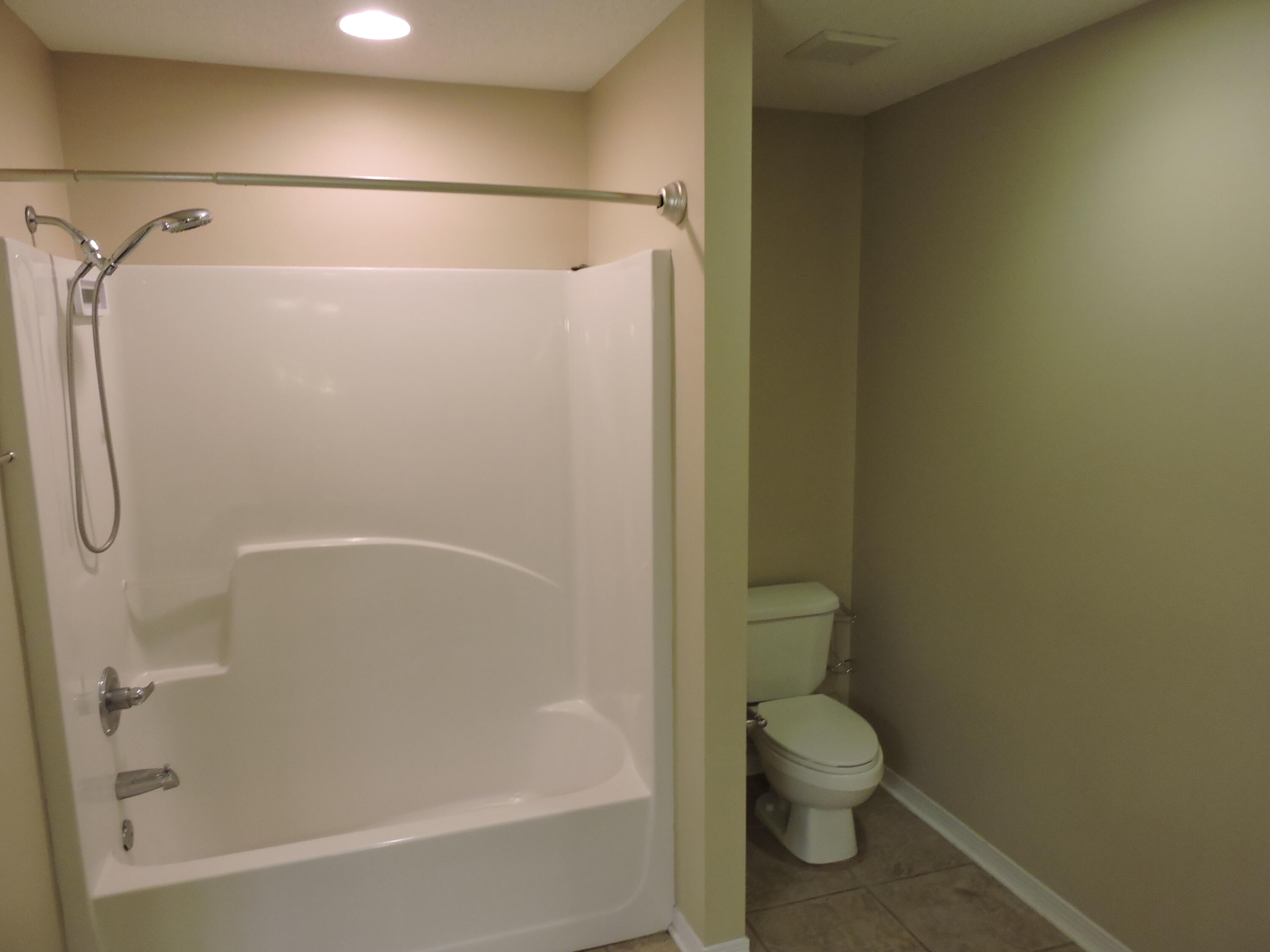 OAKDALE MINI FARMS RESUB LOT 01 - Residential Lease