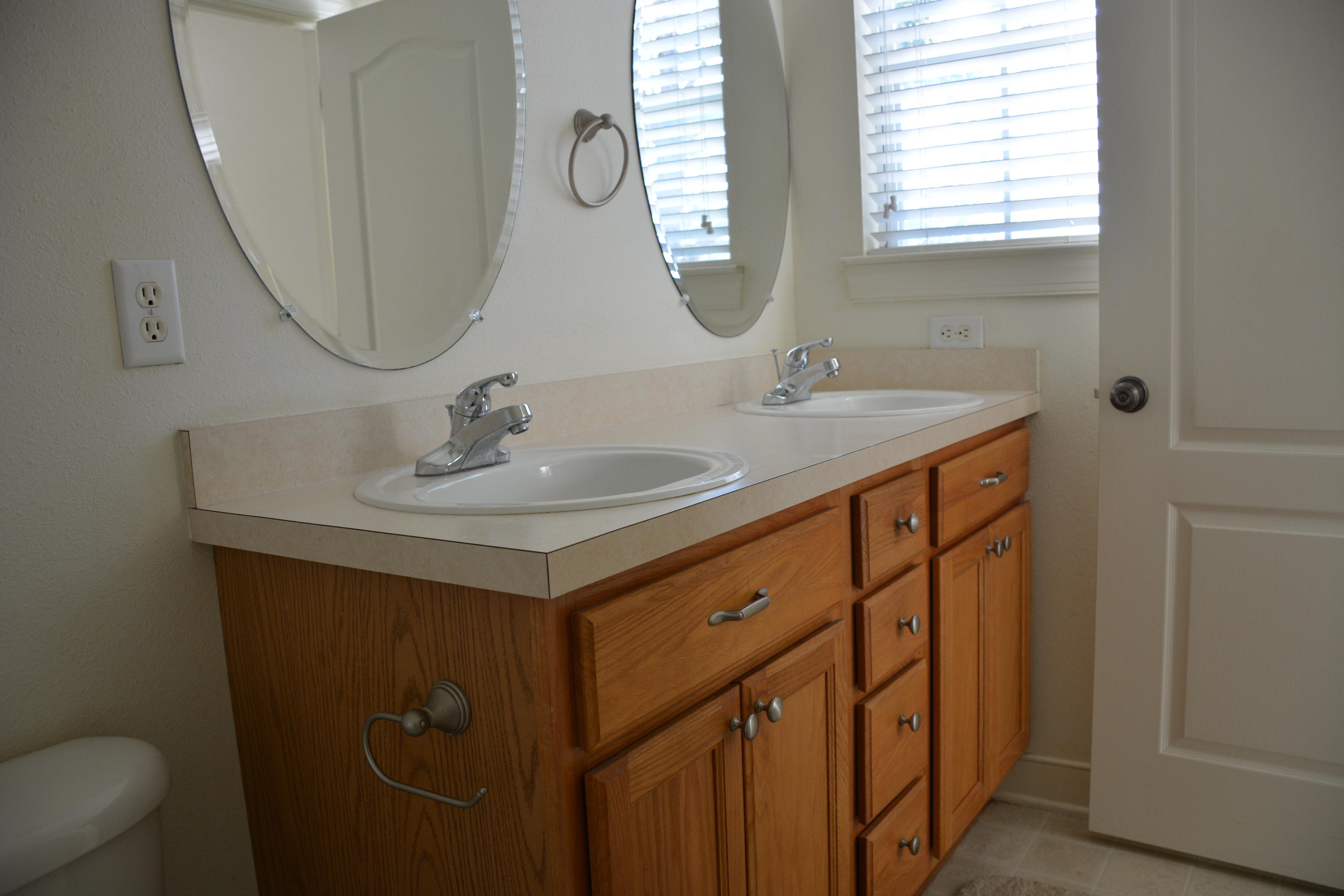 TWIN LAKES TOWNHOMES PH 2 - Residential