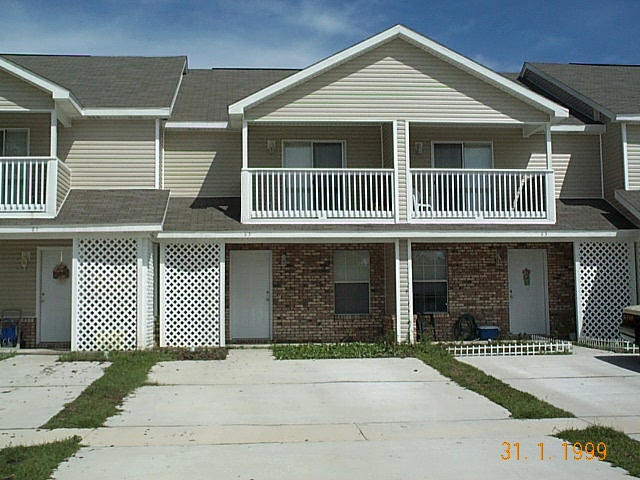 CHATELAINE ESTATES S/D - Residential Lease