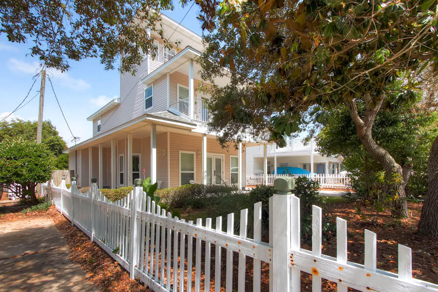 CRYSTAL BEACH - Residential