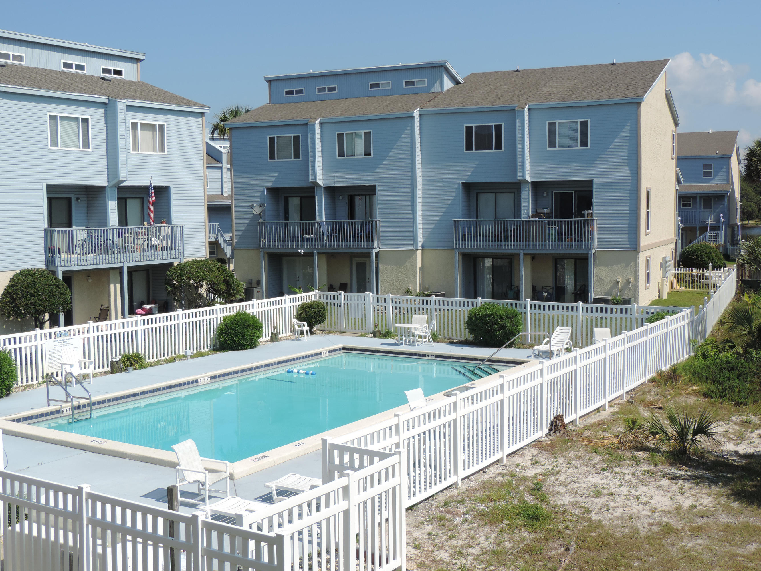 COMMODORES LANDING - Residential