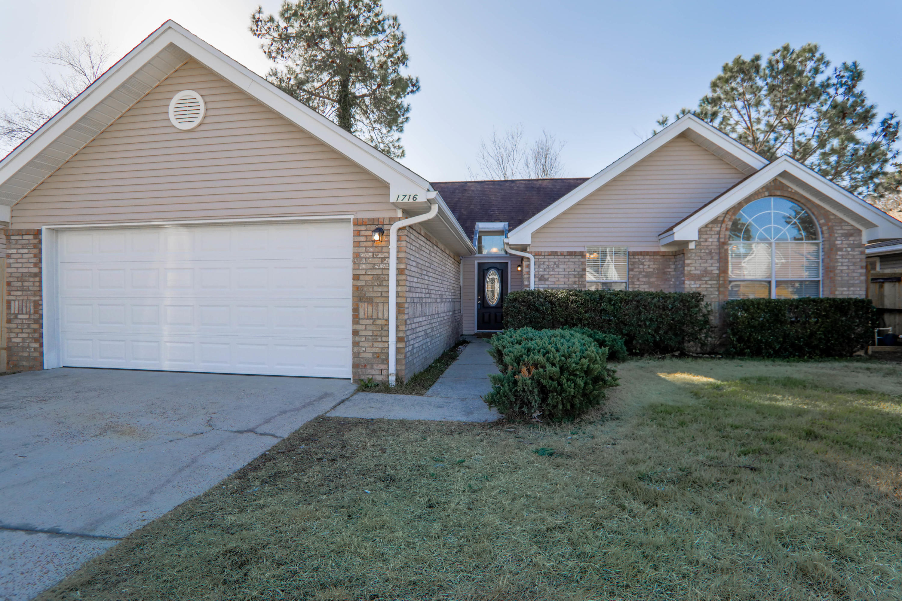 LAKE CHARLESTON - Residential