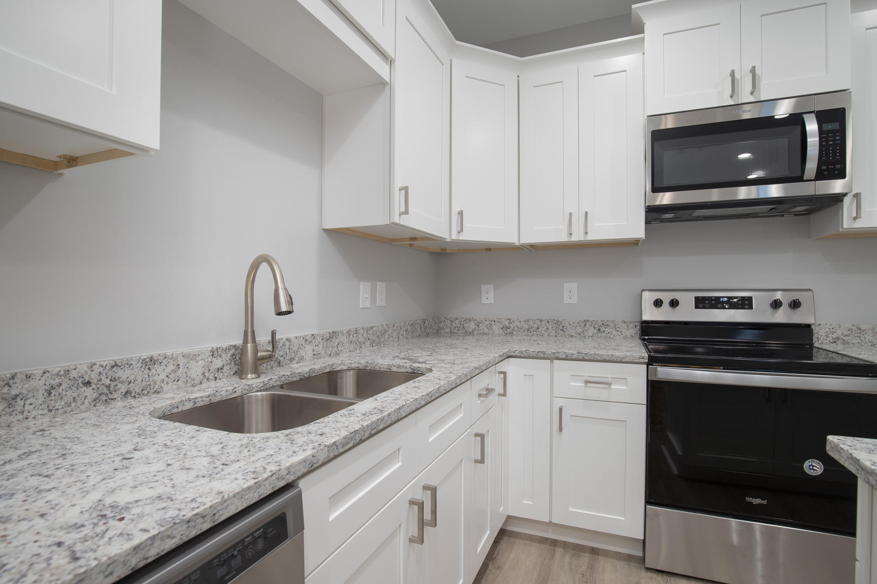 HIDDEN BAY VILLAGE - Residential