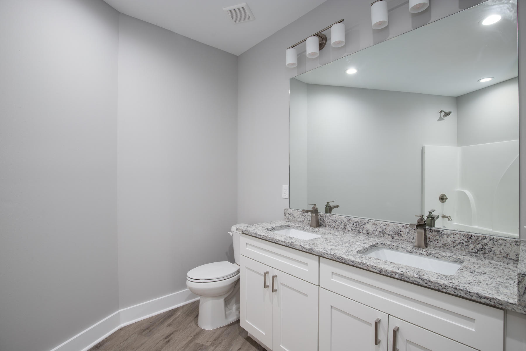 HIDDEN BAY VILLAGE - Residential