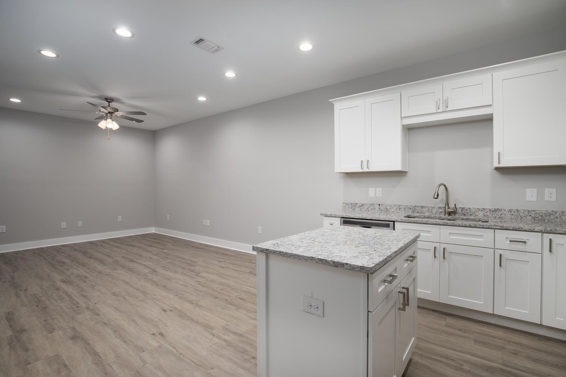 HIDDEN BAY VILLAGE - Residential