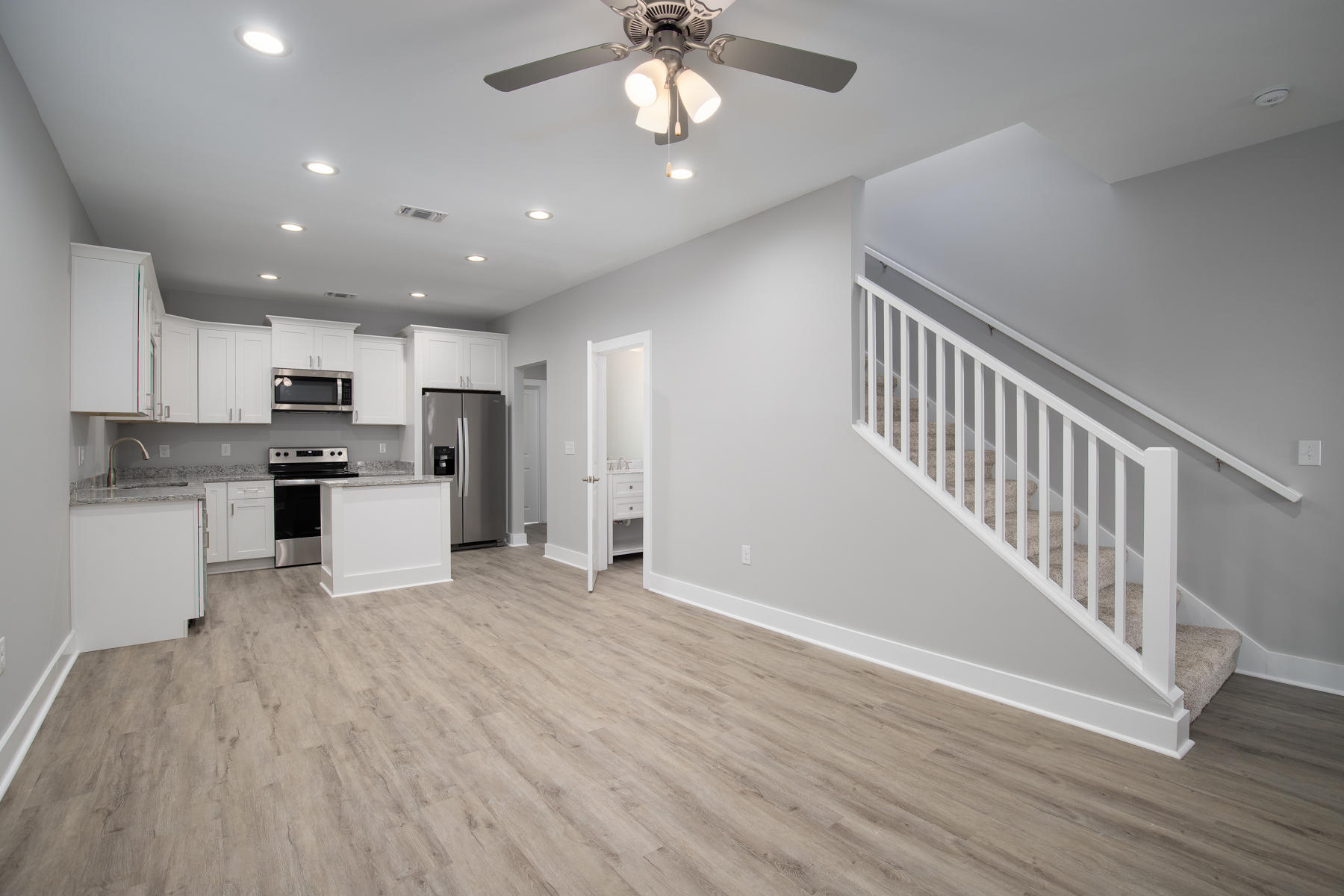 HIDDEN BAY VILLAGE - Residential