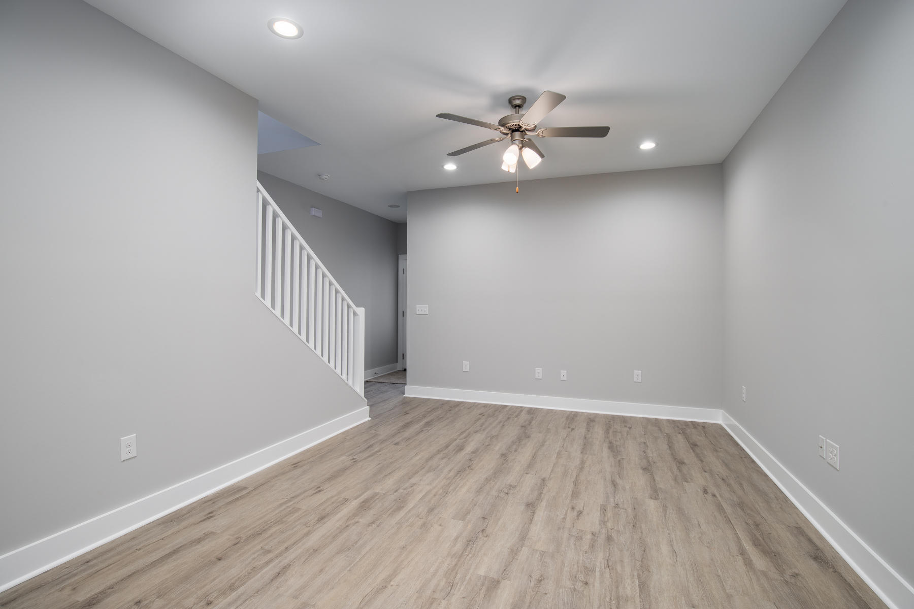 HIDDEN BAY VILLAGE - Residential