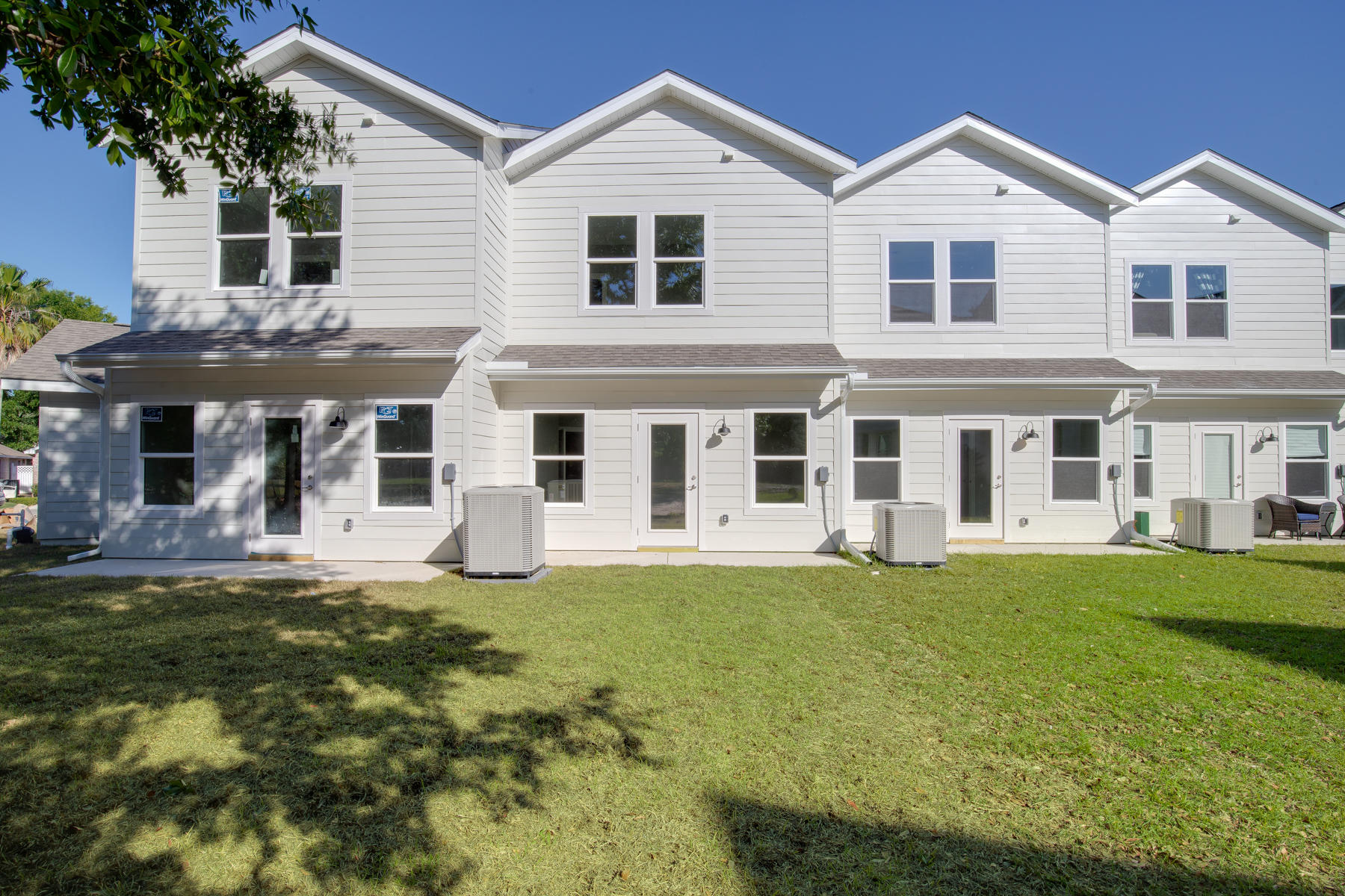 HIDDEN BAY VILLAGE - Residential