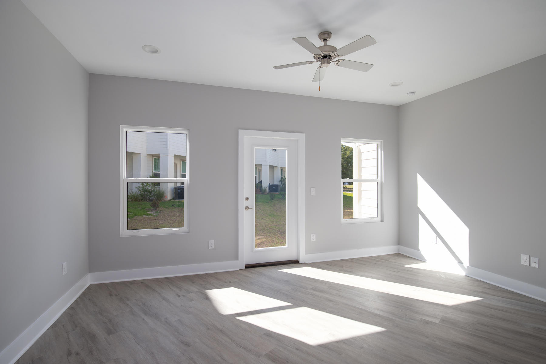 HIDDEN BAY VILLAGE - Residential