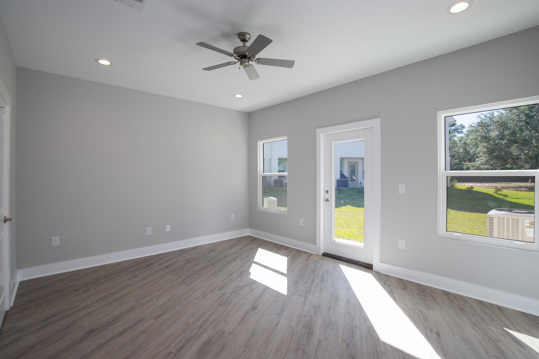 HIDDEN BAY VILLAGE - Residential