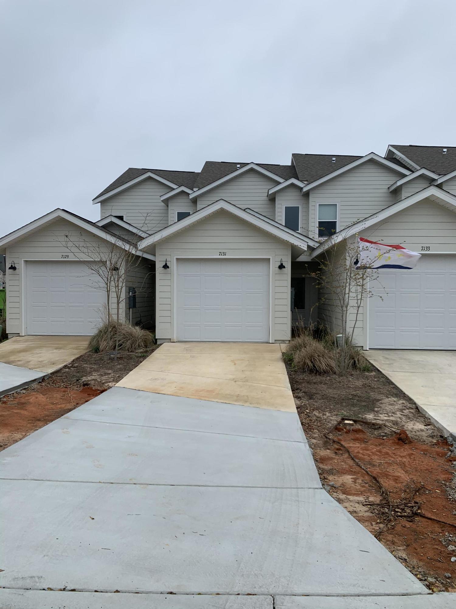 HIDDEN BAY VILLAGE - Residential