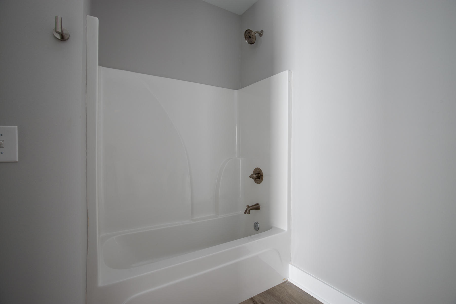 HIDDEN BAY VILLAGE - Residential