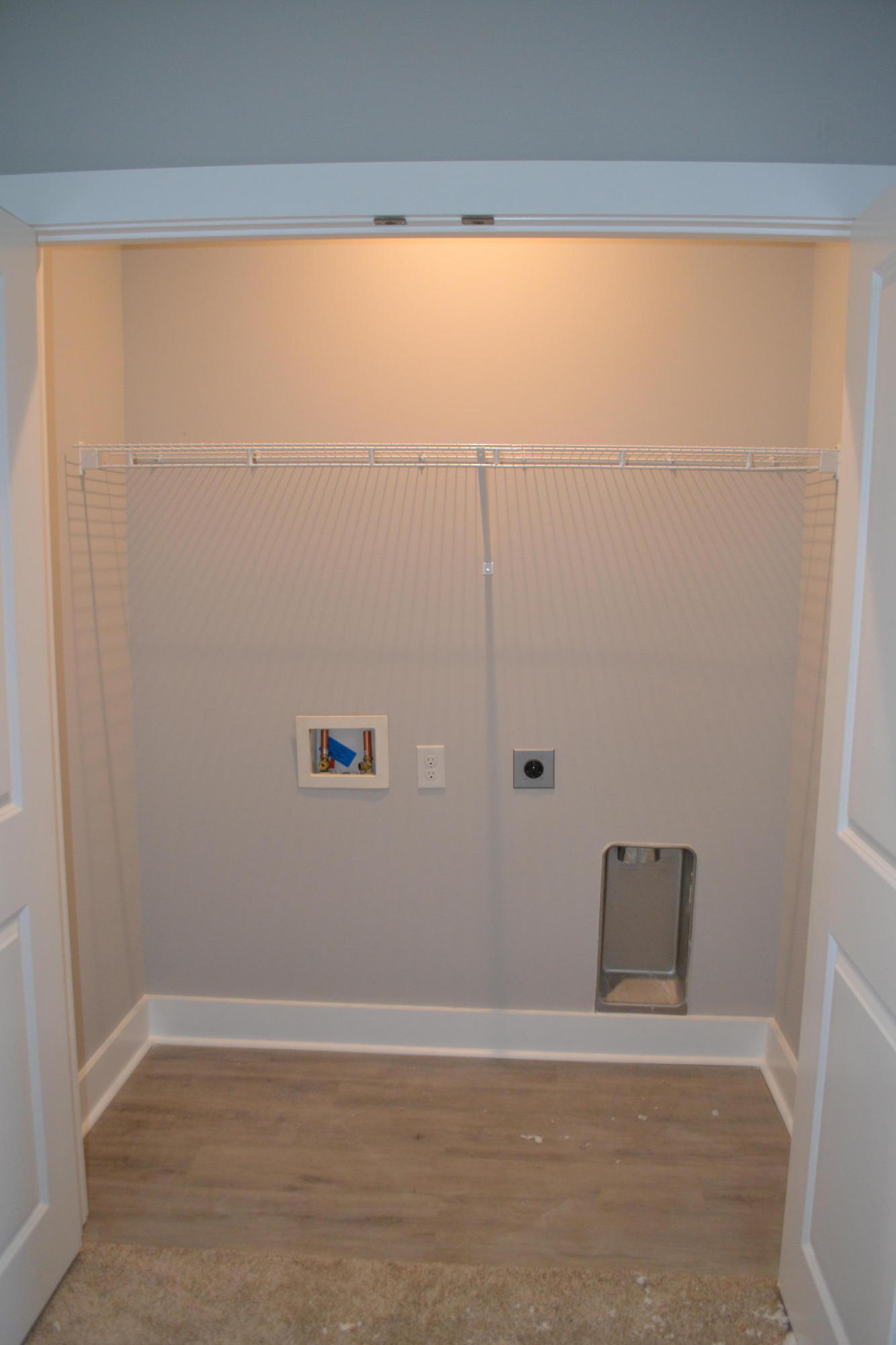 HIDDEN BAY VILLAGE - Residential