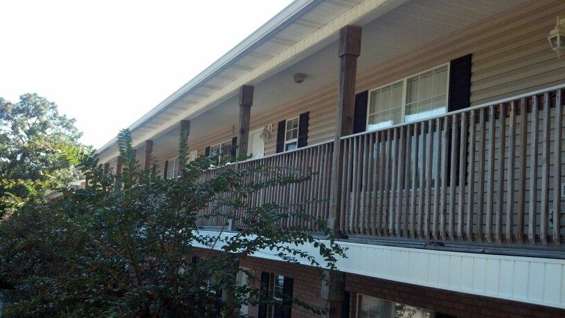 Great town home central to everything; Shopping, dining and both military bases! Washer & Dryer are provided as-is. Spacious living room and bedrooms with walk in closets and lots of storage Sorry smoking and pets are not allowed. Garbage Included. School Zone: Kenwood, Meigs, Choctawhatchee.