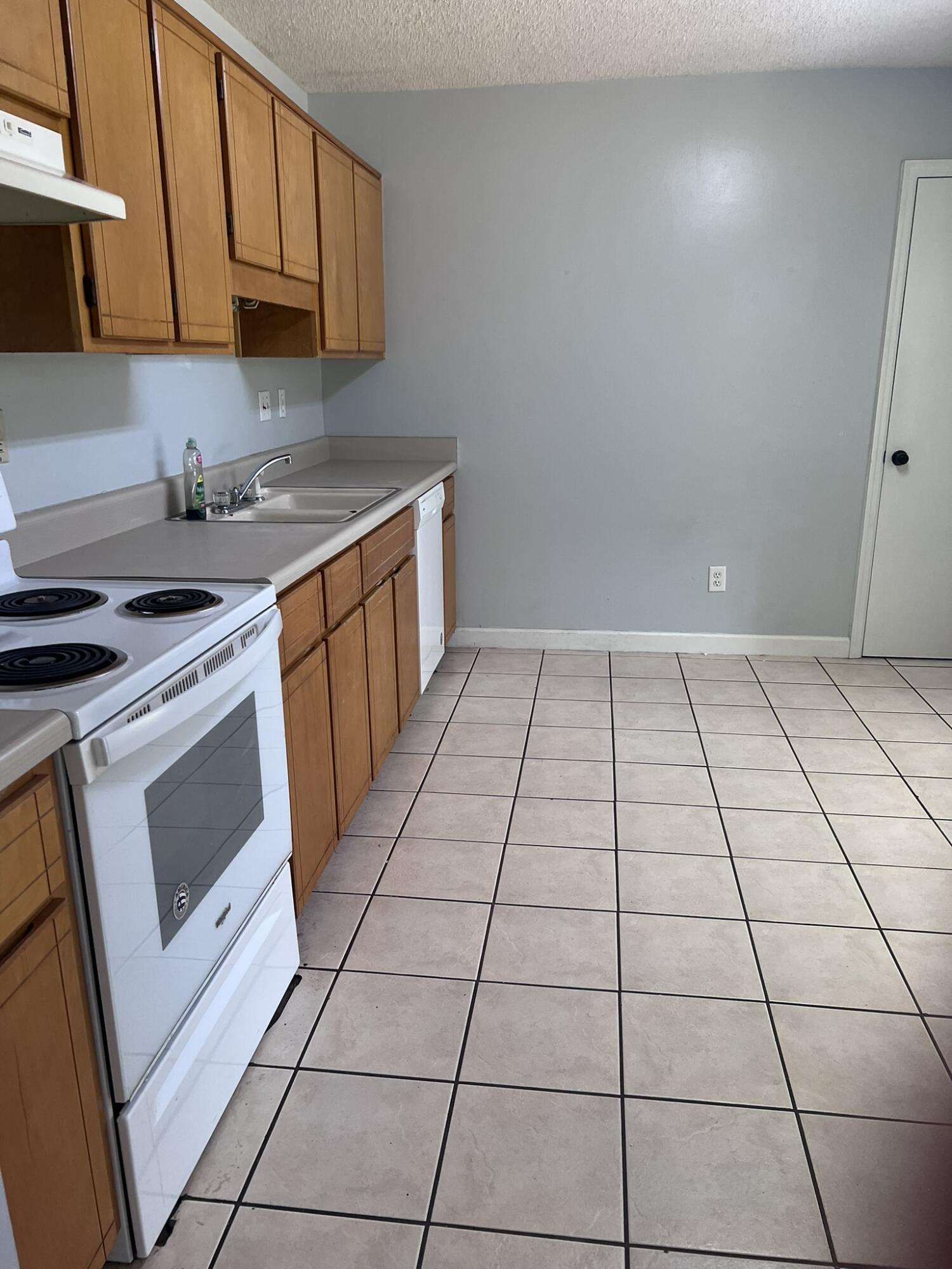 HOLLYROD PARK - Residential Lease