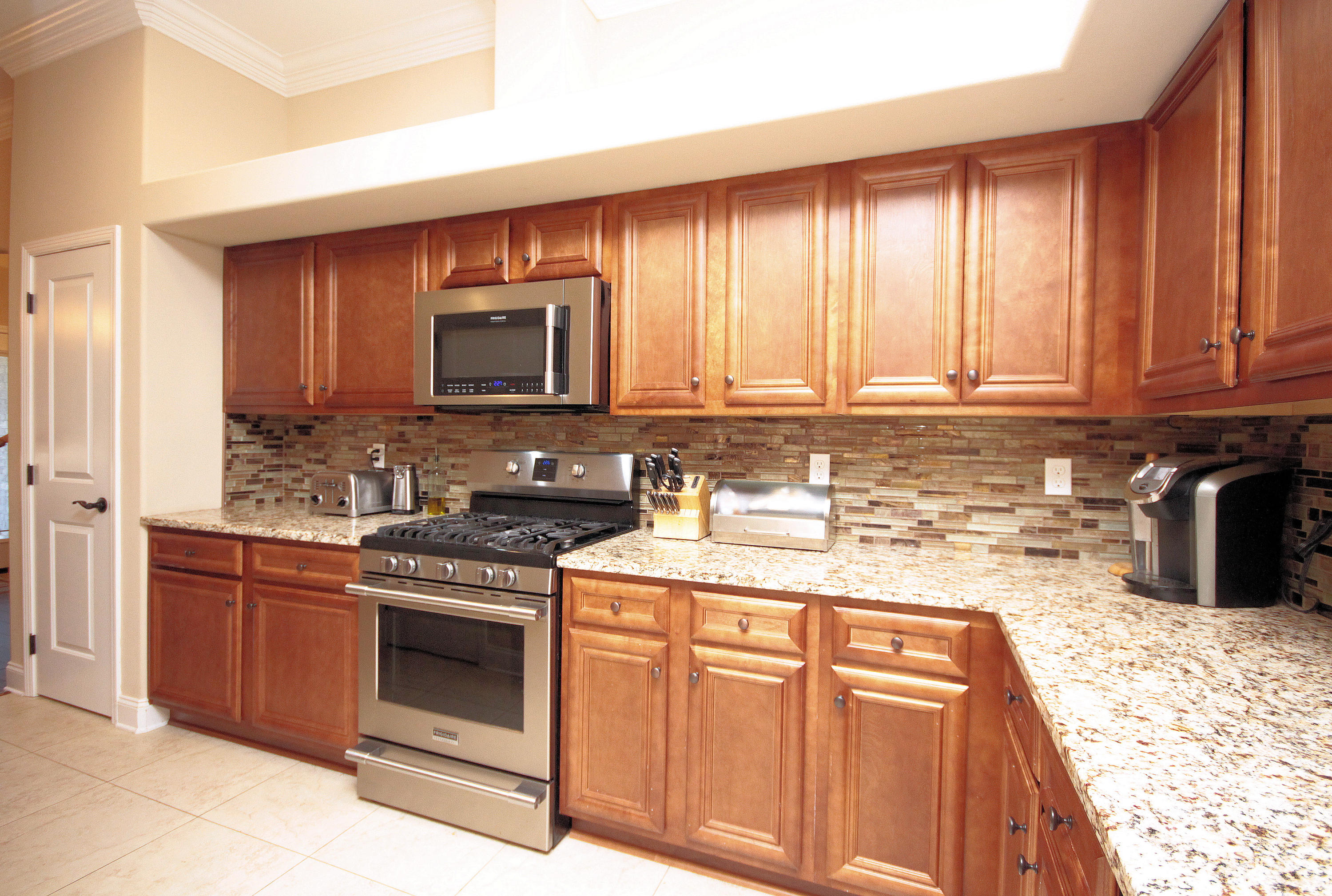 COLONIAL ESTATES - Residential