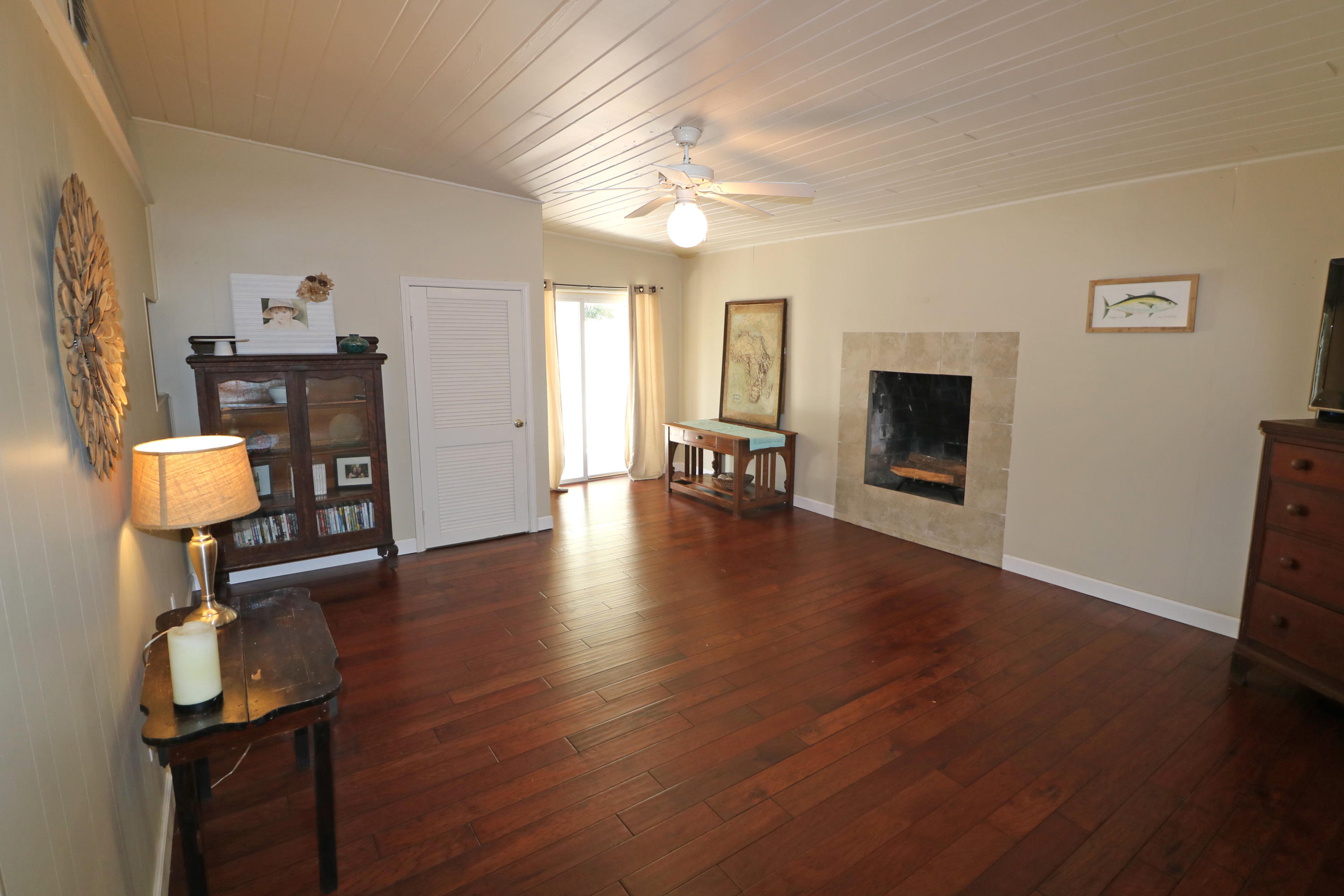 ELLIOTTS POINT 7TH ADDN - Residential