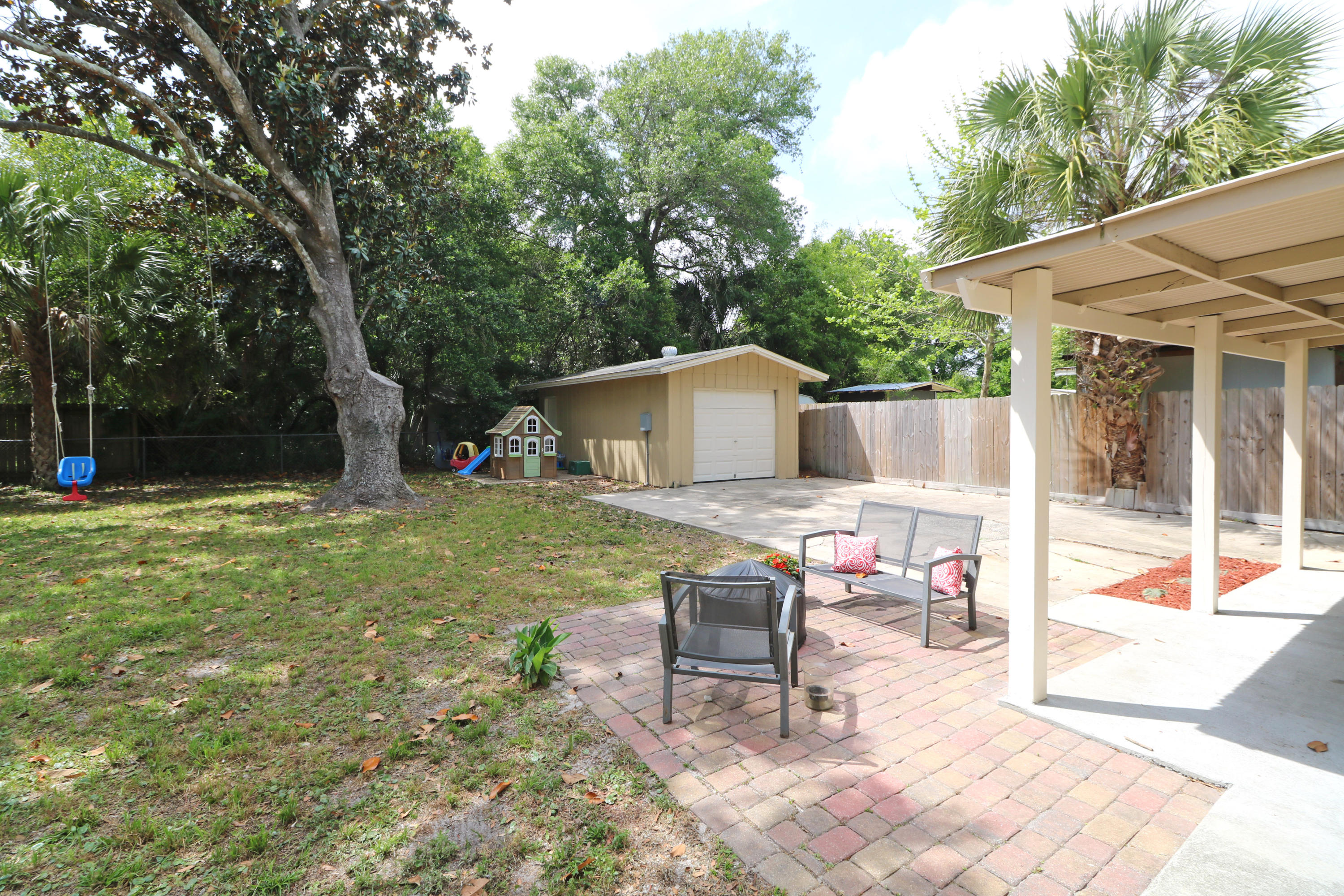 ELLIOTTS POINT 7TH ADDN - Residential