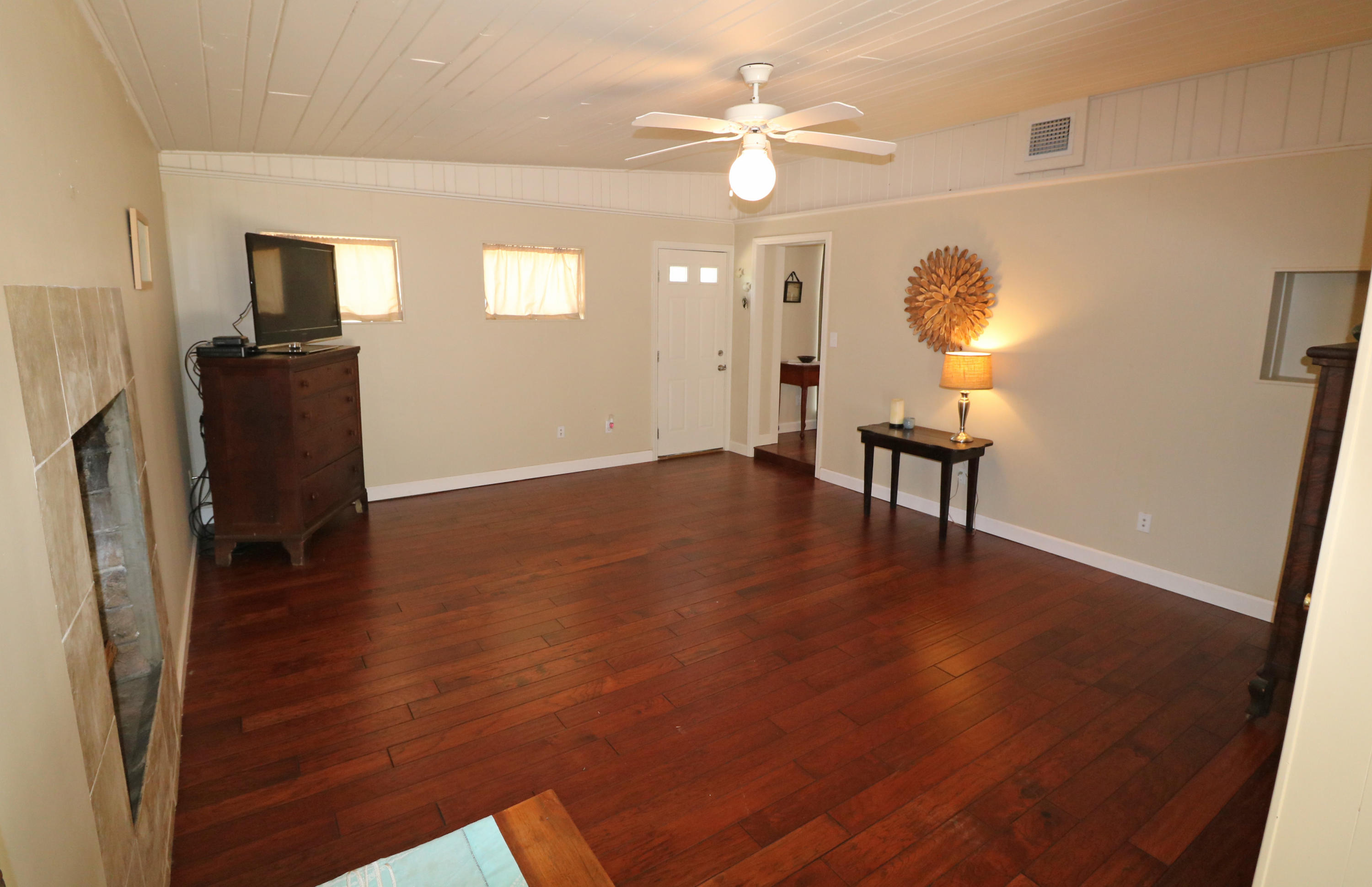 ELLIOTTS POINT 7TH ADDN - Residential