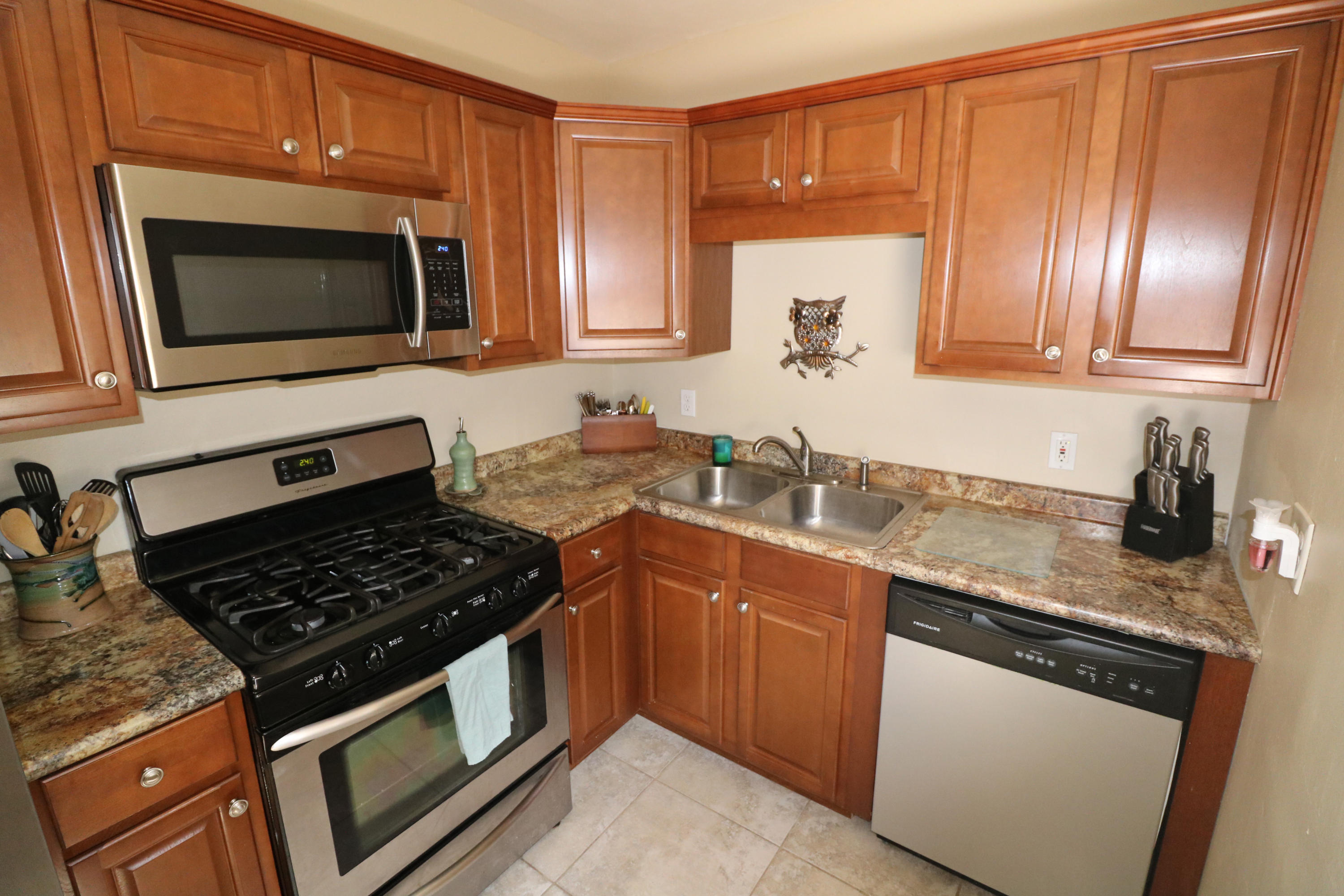 ELLIOTTS POINT 7TH ADDN - Residential