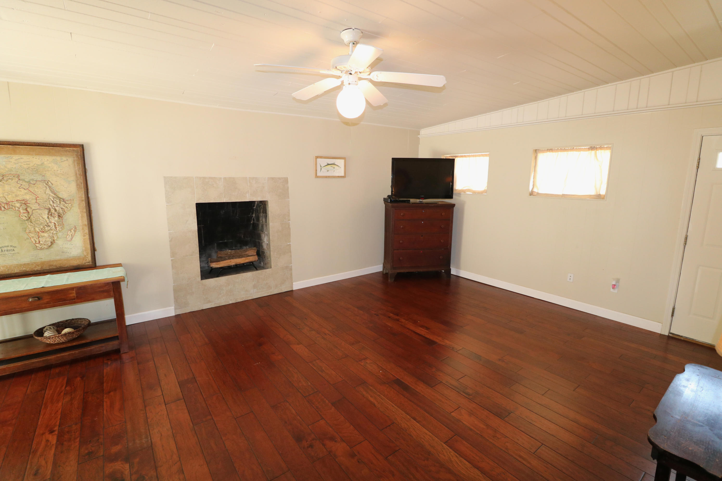 ELLIOTTS POINT 7TH ADDN - Residential